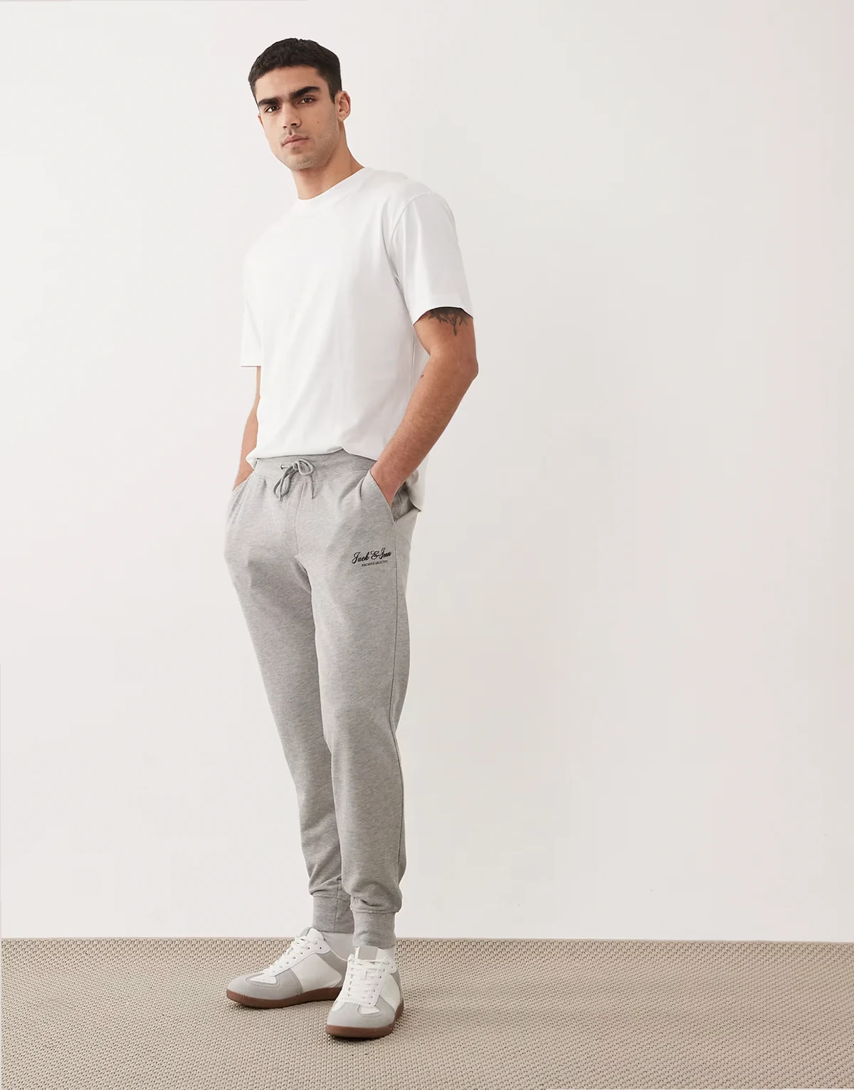 straight fit cuffed sweatpants with logo in light gray