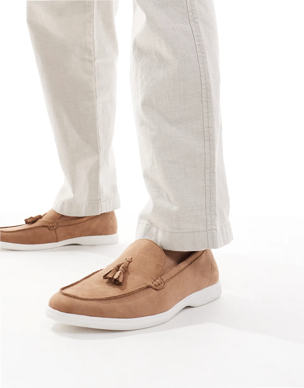 – Berwin – Loafer in Braun aus Wildlederimitat mit Quastendetail und kontrastierender Sohle