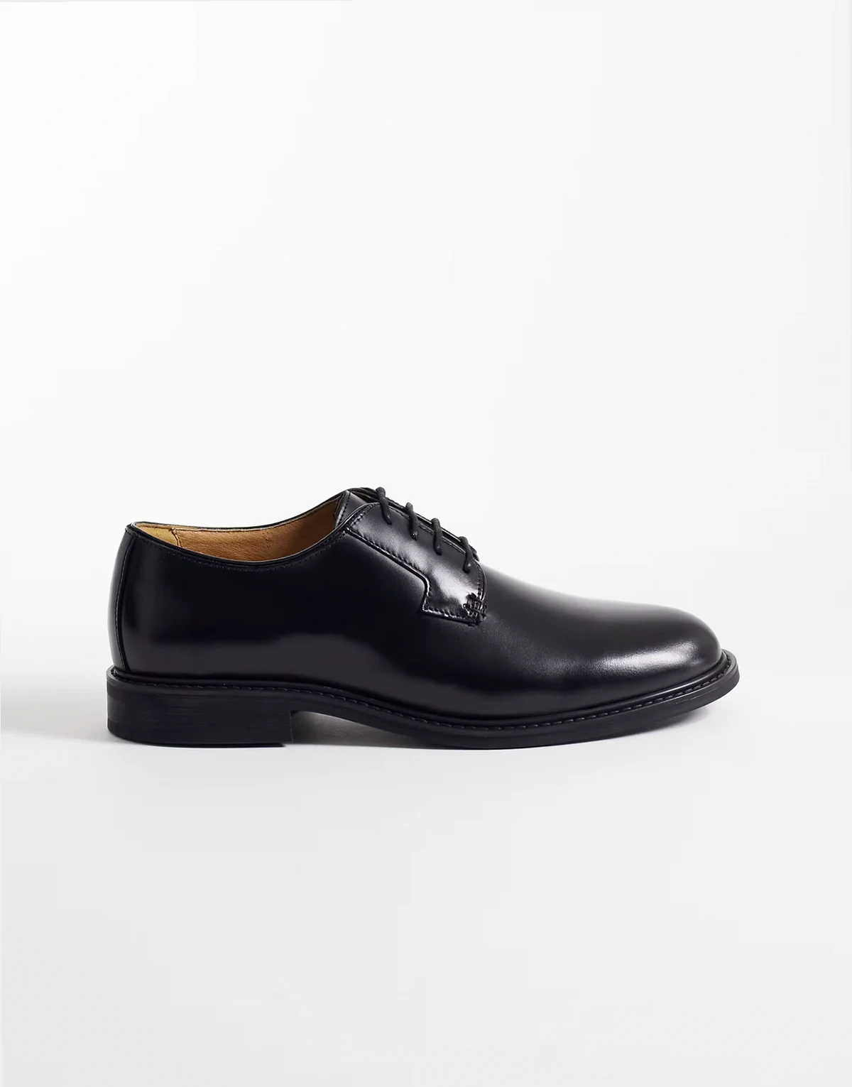 – Klassische Schuhe im Budapester Stil aus 100% Leder in Schwarz