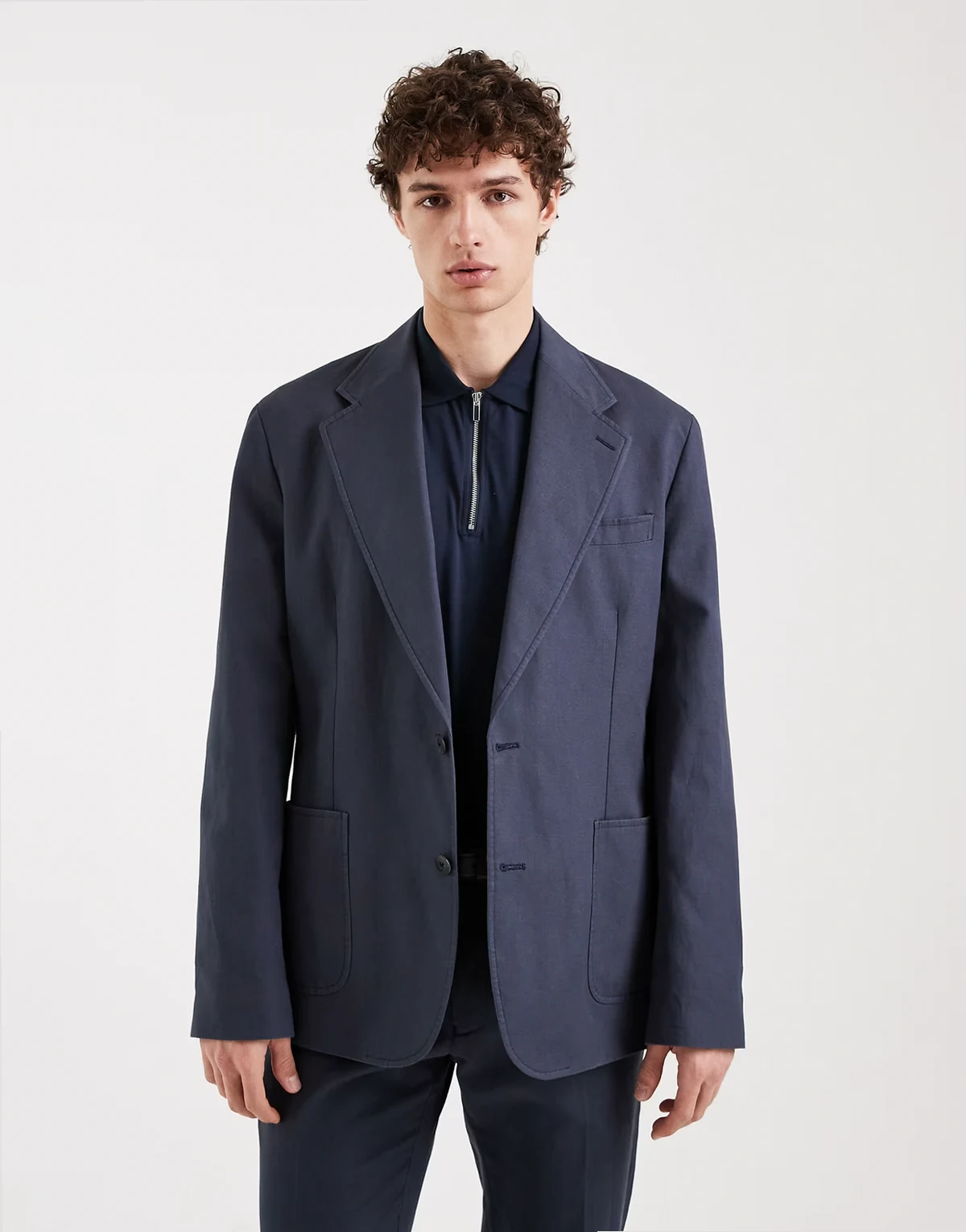 – Schmal geschnittene Anzugjacke aus Baumwoll-Leinenmix in Marineblau