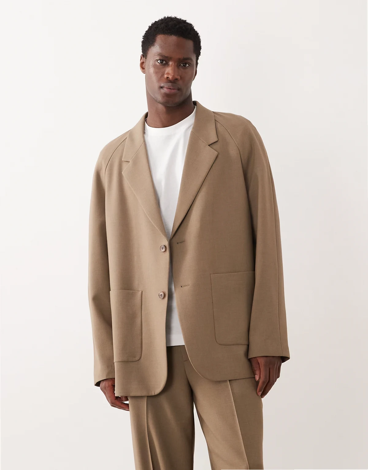 – Locker geschnittene Oversize-Anzugjacke in Kamelbeige