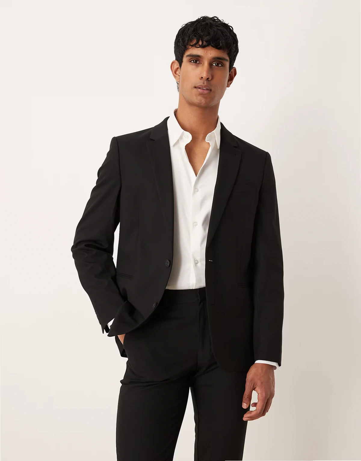 – Schmale Anzugjacke in Schwarz