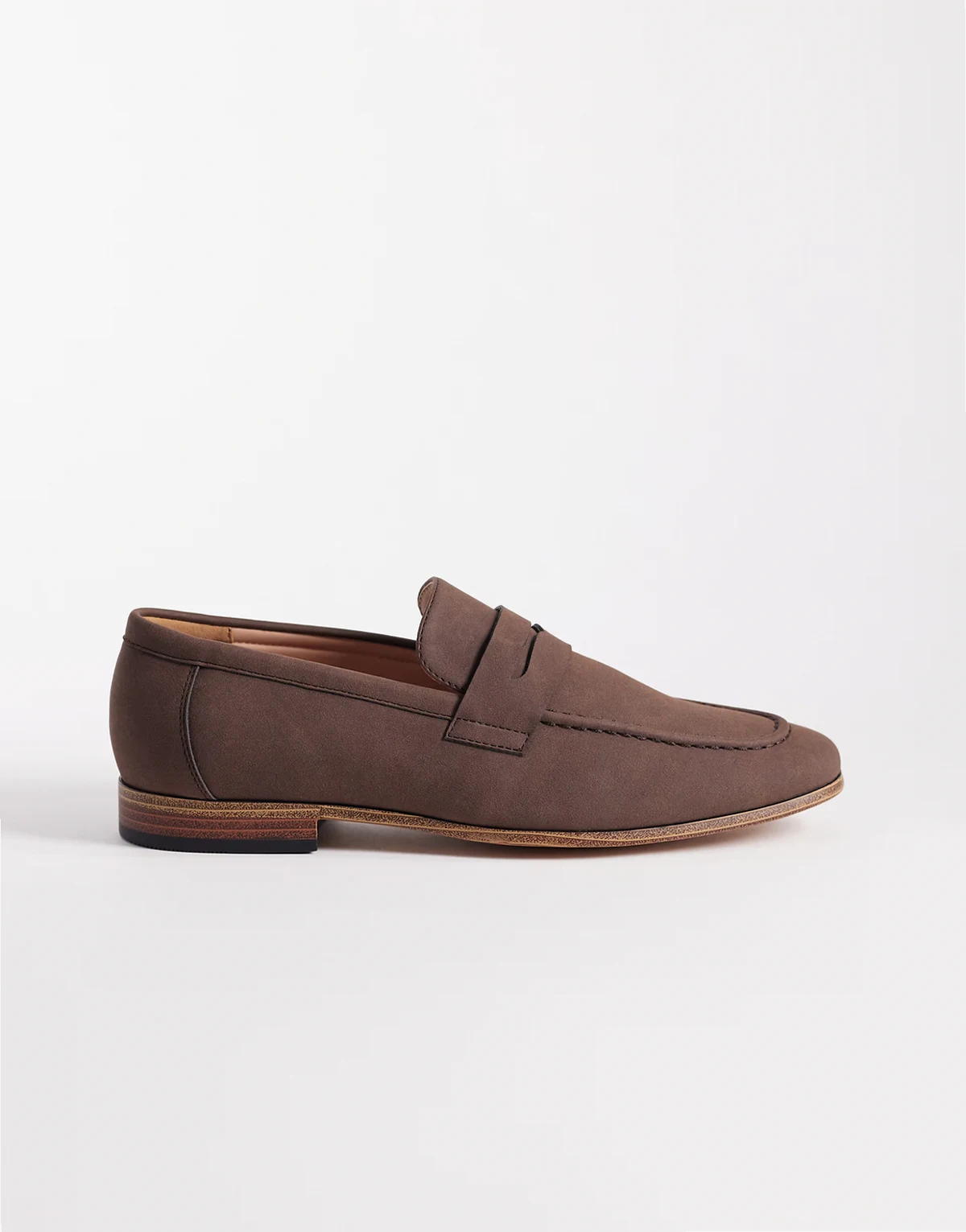 – Brązowe loafersy penny