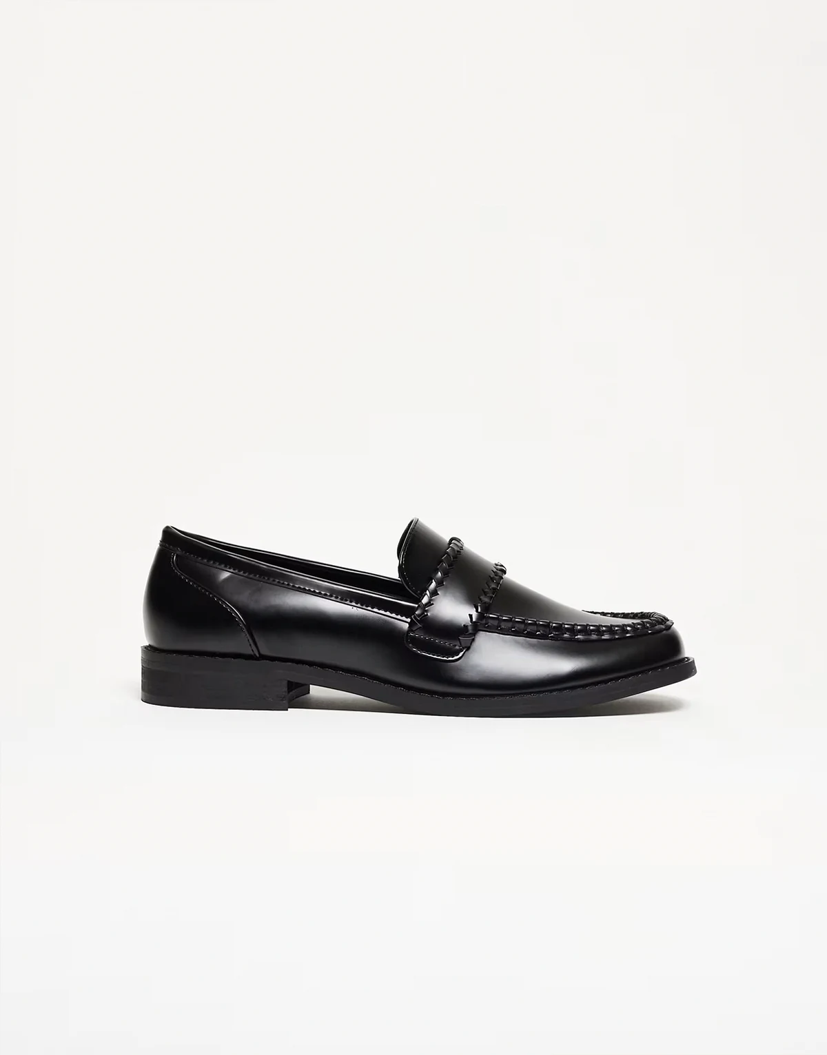 – Czarne loafersy penny z tkanymi motywami
