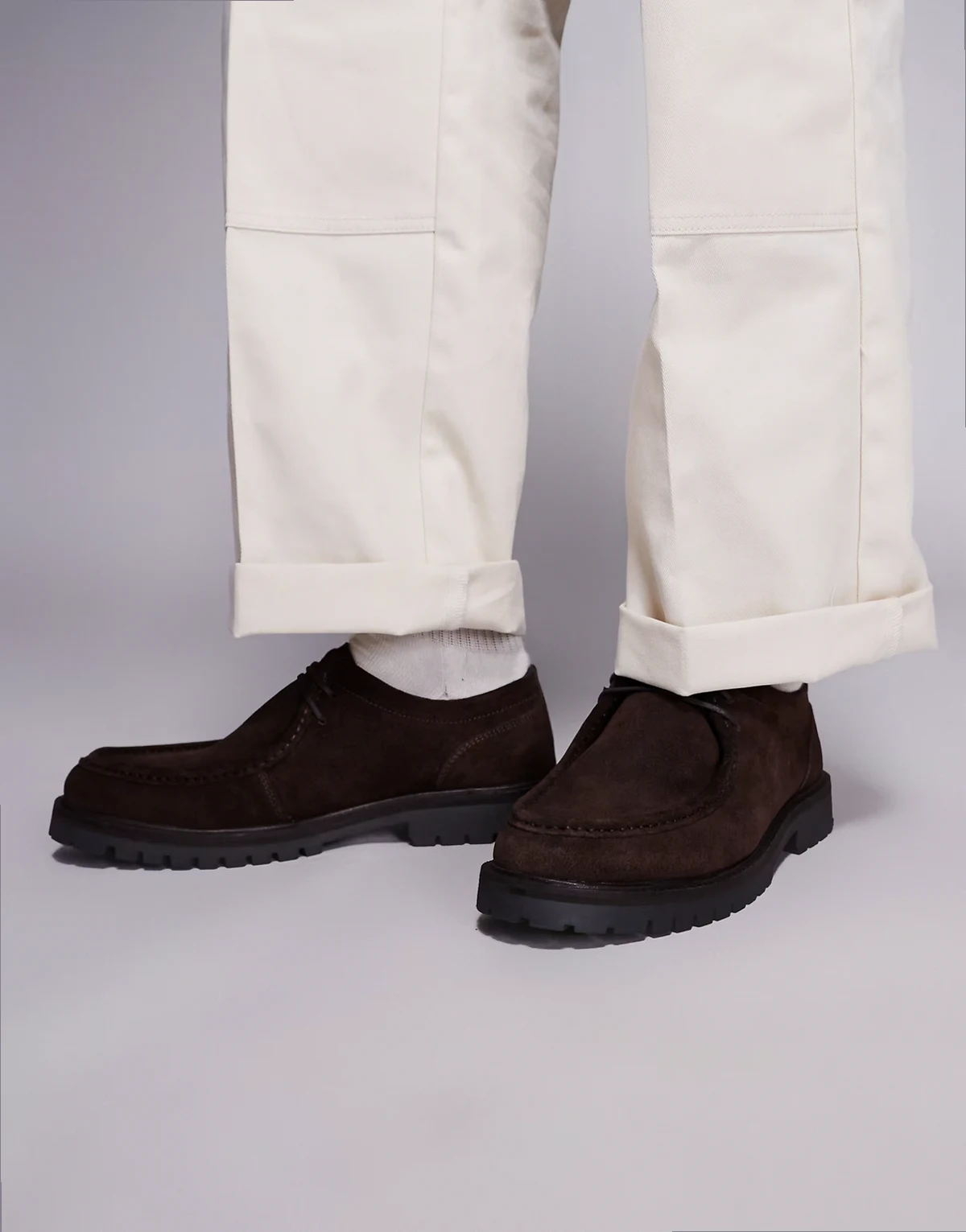 – Presley – Sznurowane zamszowe loafersy na grubej podeszwie w kolorze brązowym