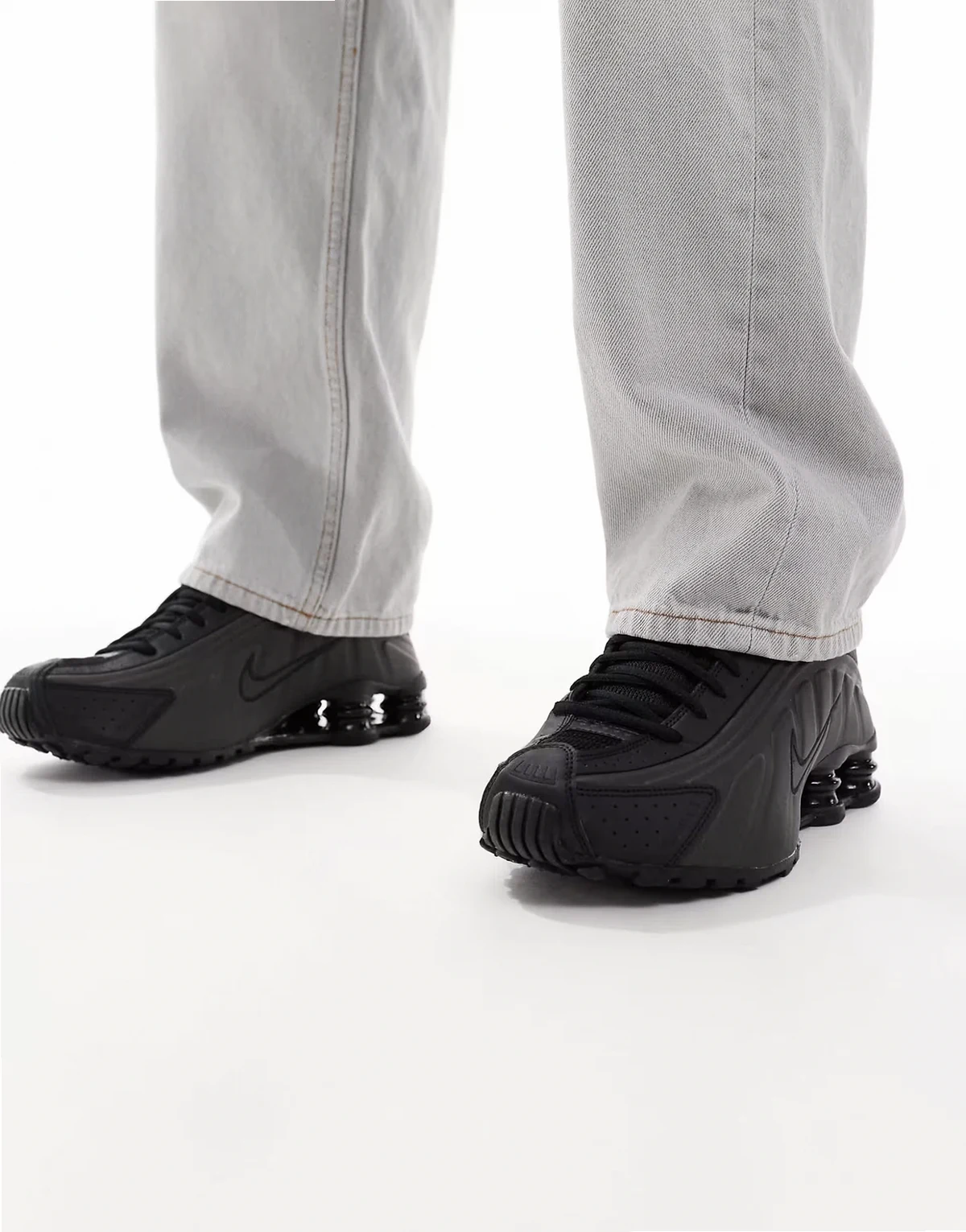 Shox R4 sneakers in black