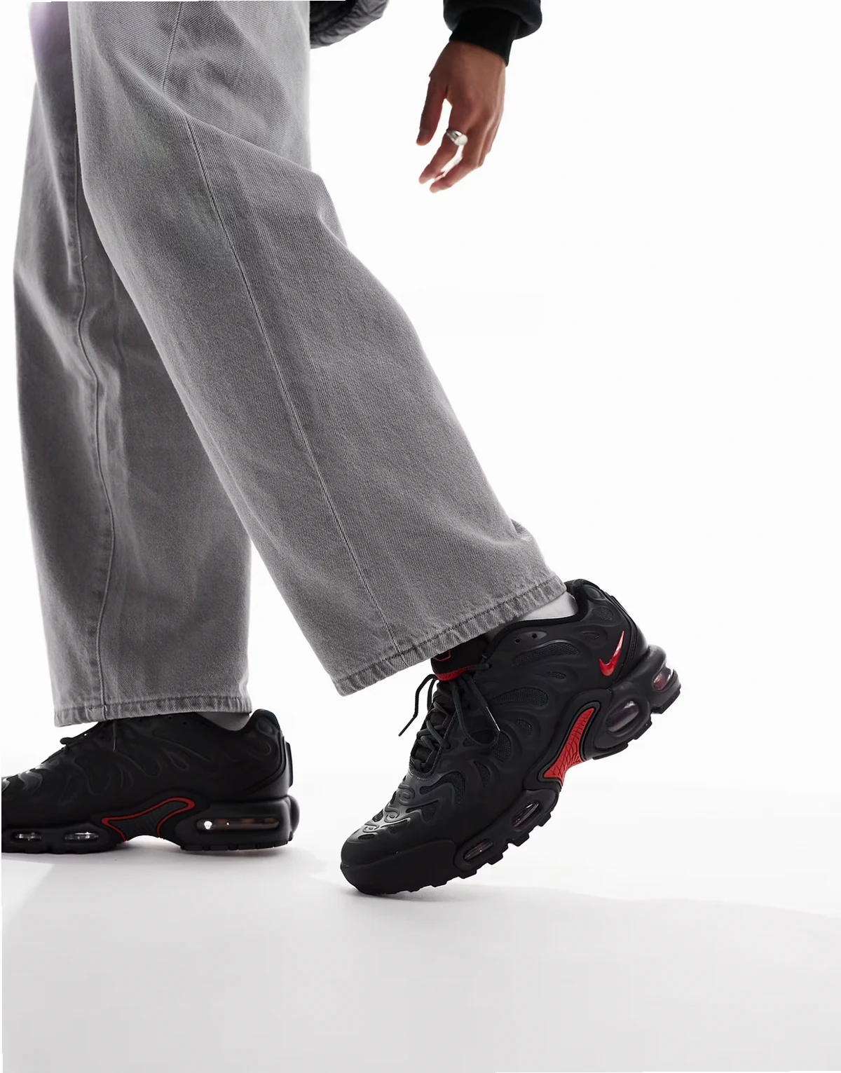 Air Max Plus Drift sneakers in black and red