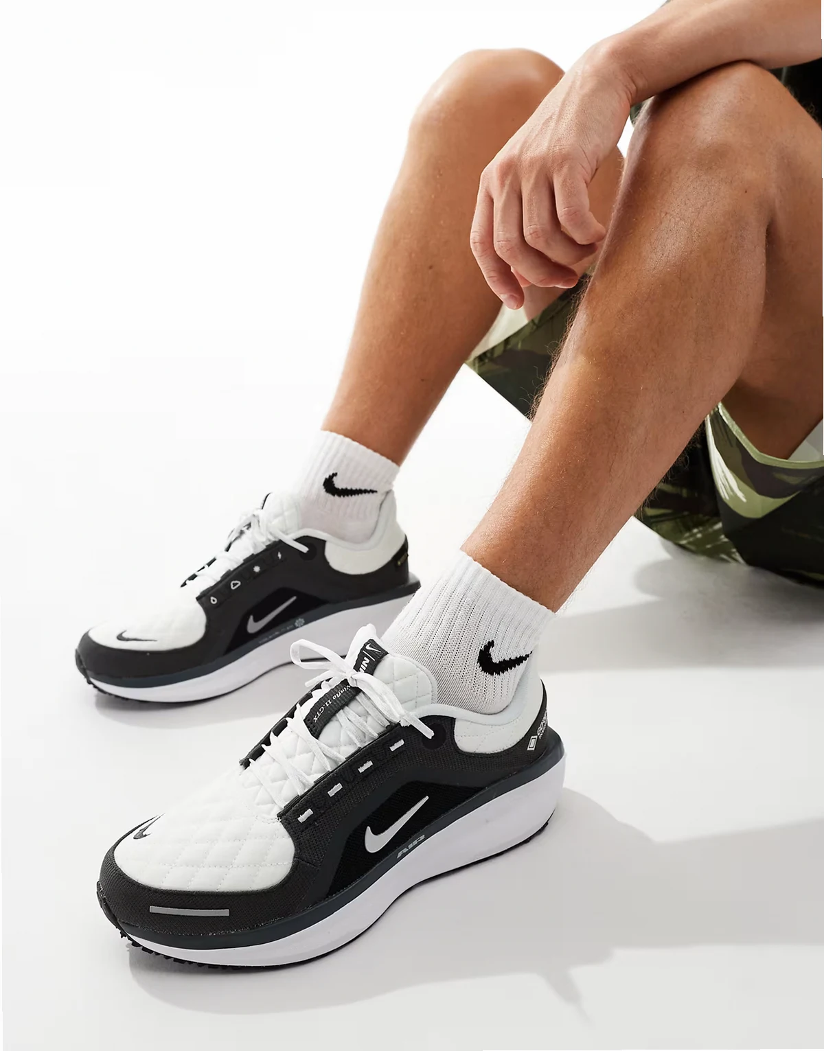 Winflo 11 Gore-Tex sneakers in black and white