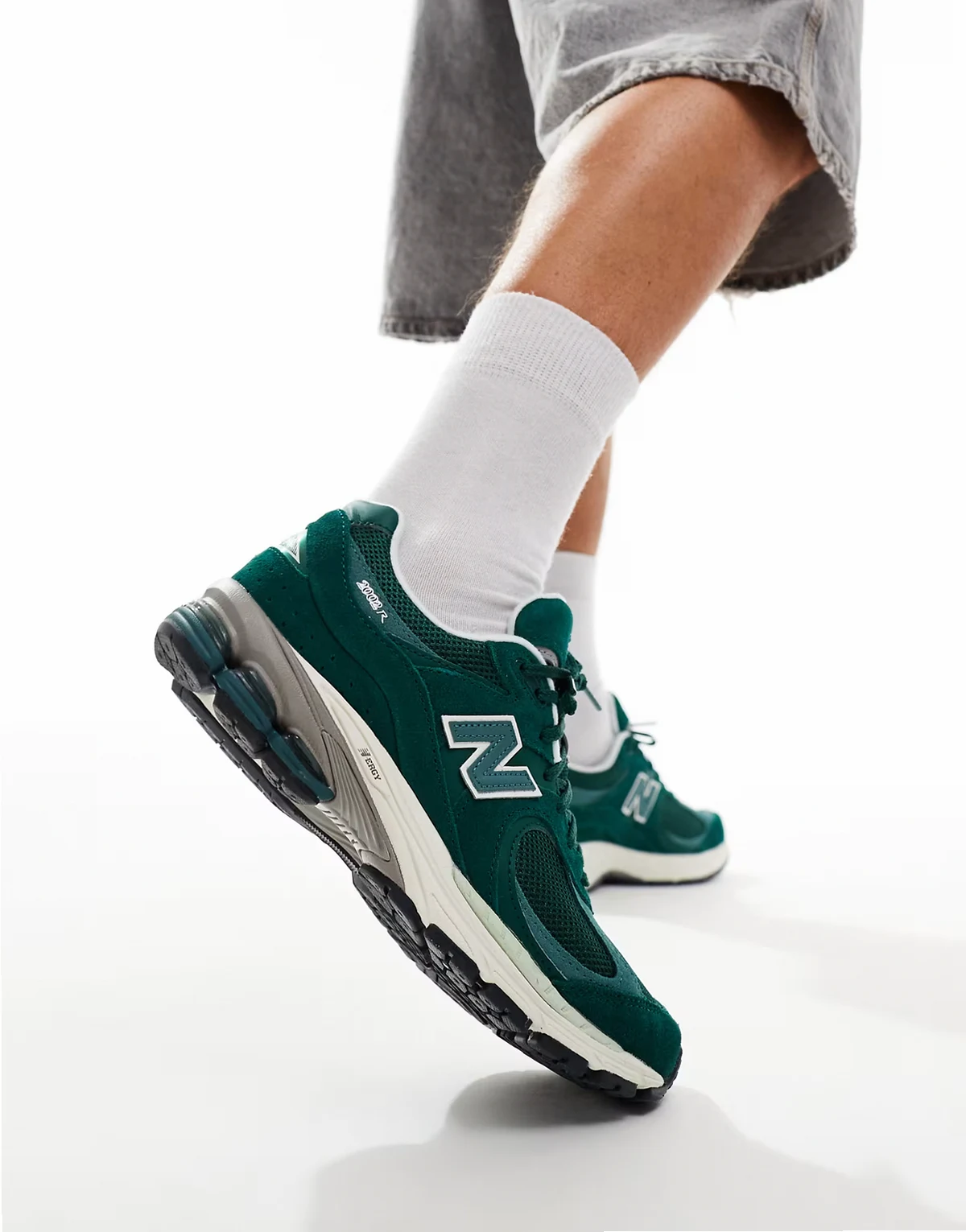 2002 sneakers in green multi