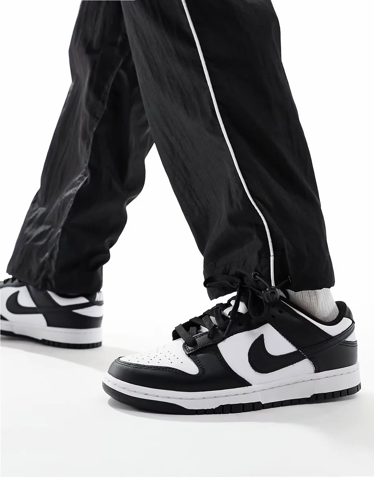 Dunk Low Retro sneakers in black and white