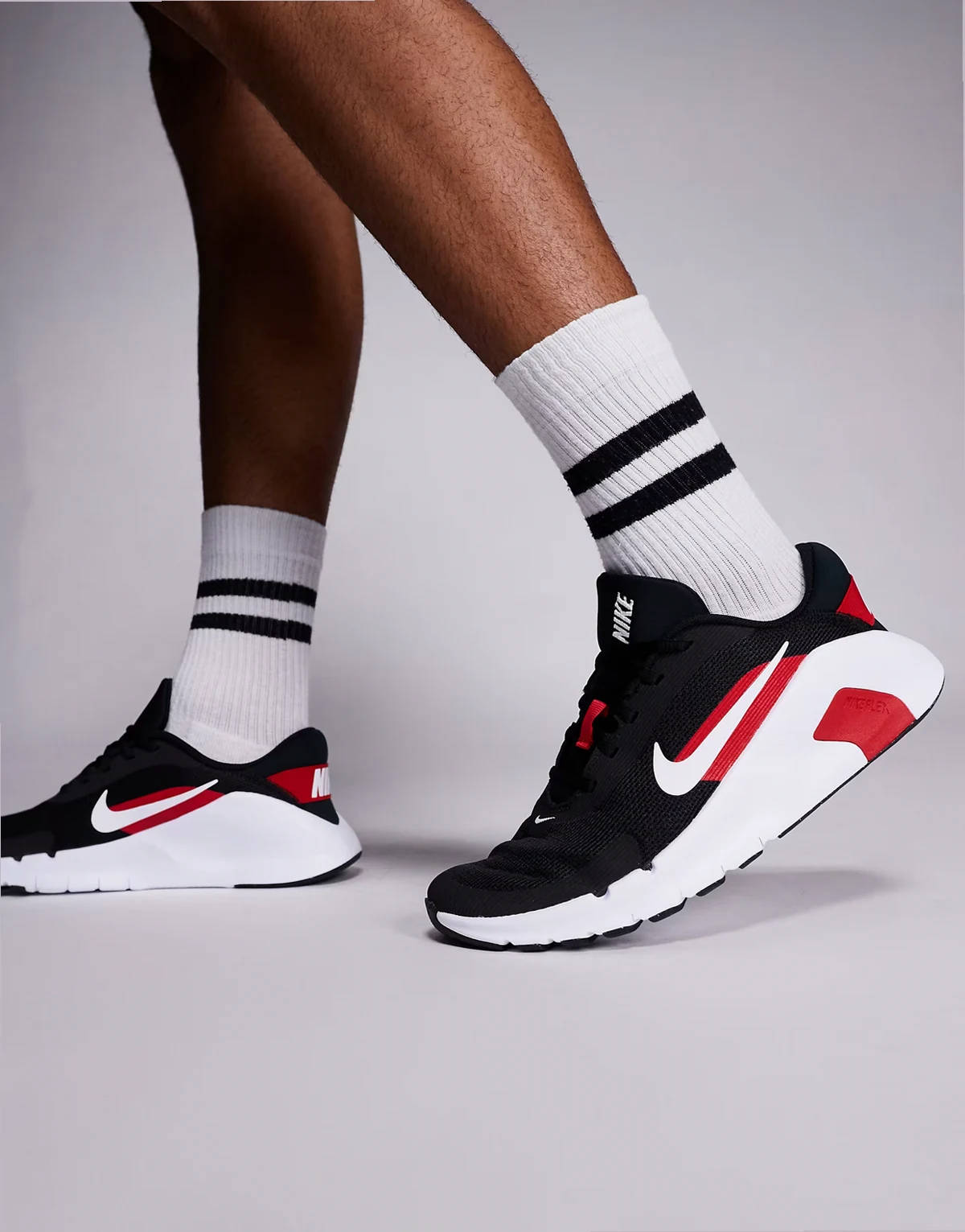 Flex sneakers in black and red