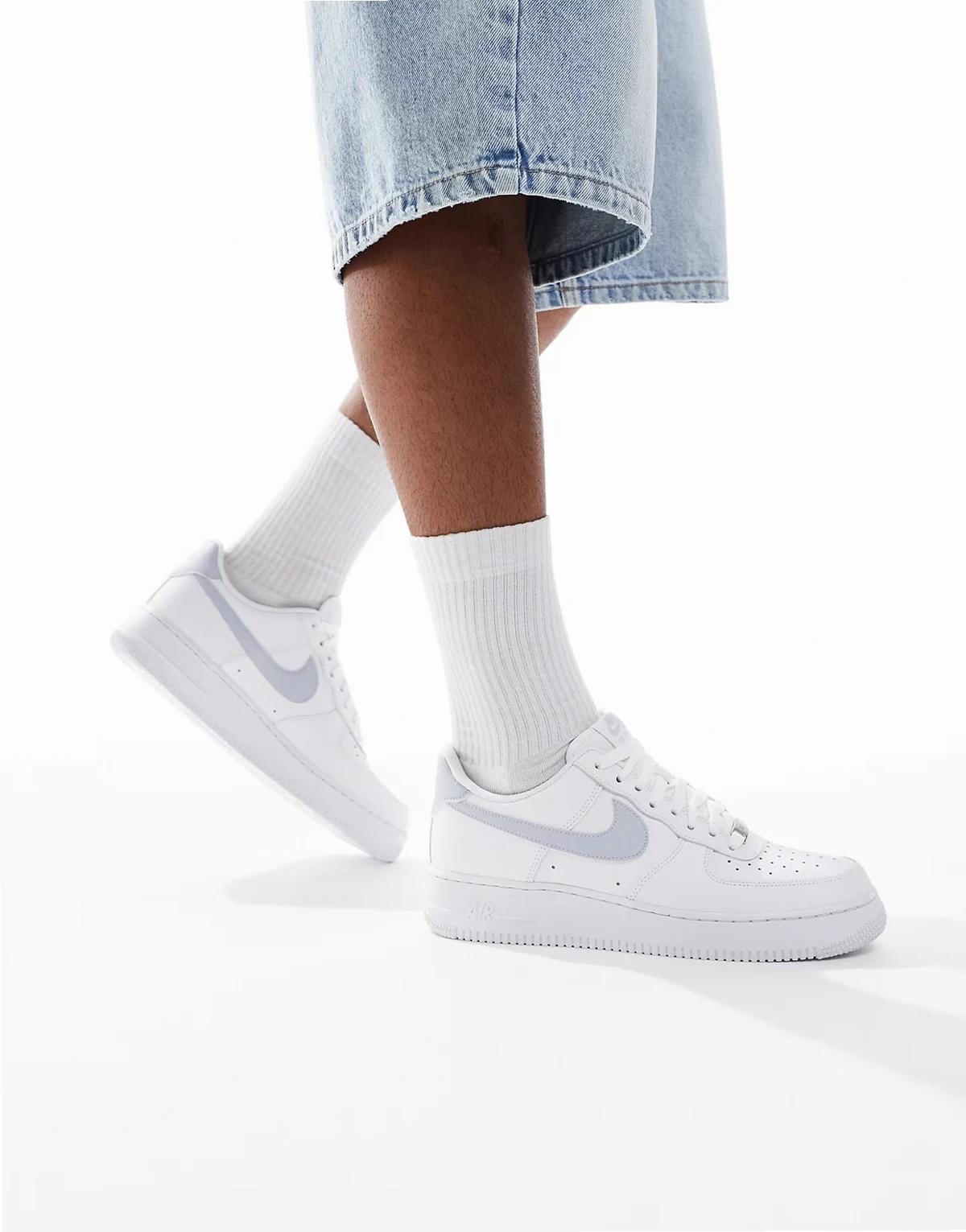 Air Force 1 '07 sneakers in white & gray