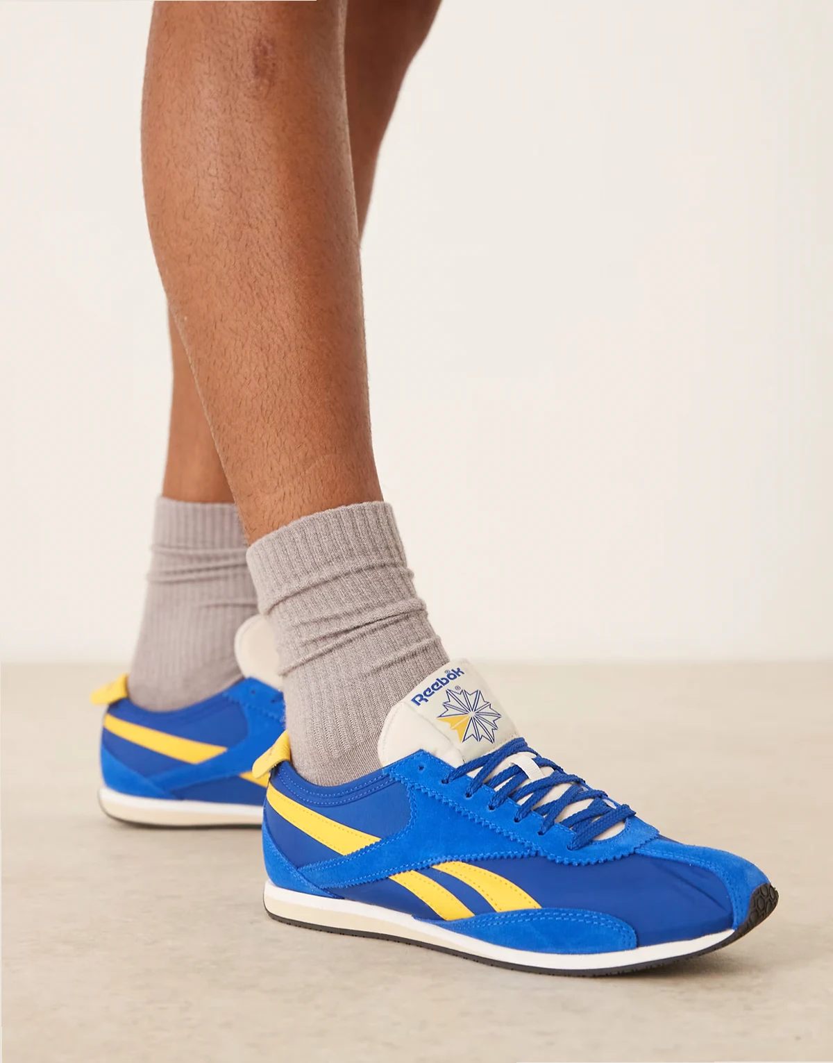 R400 sneakers in blue and yellow