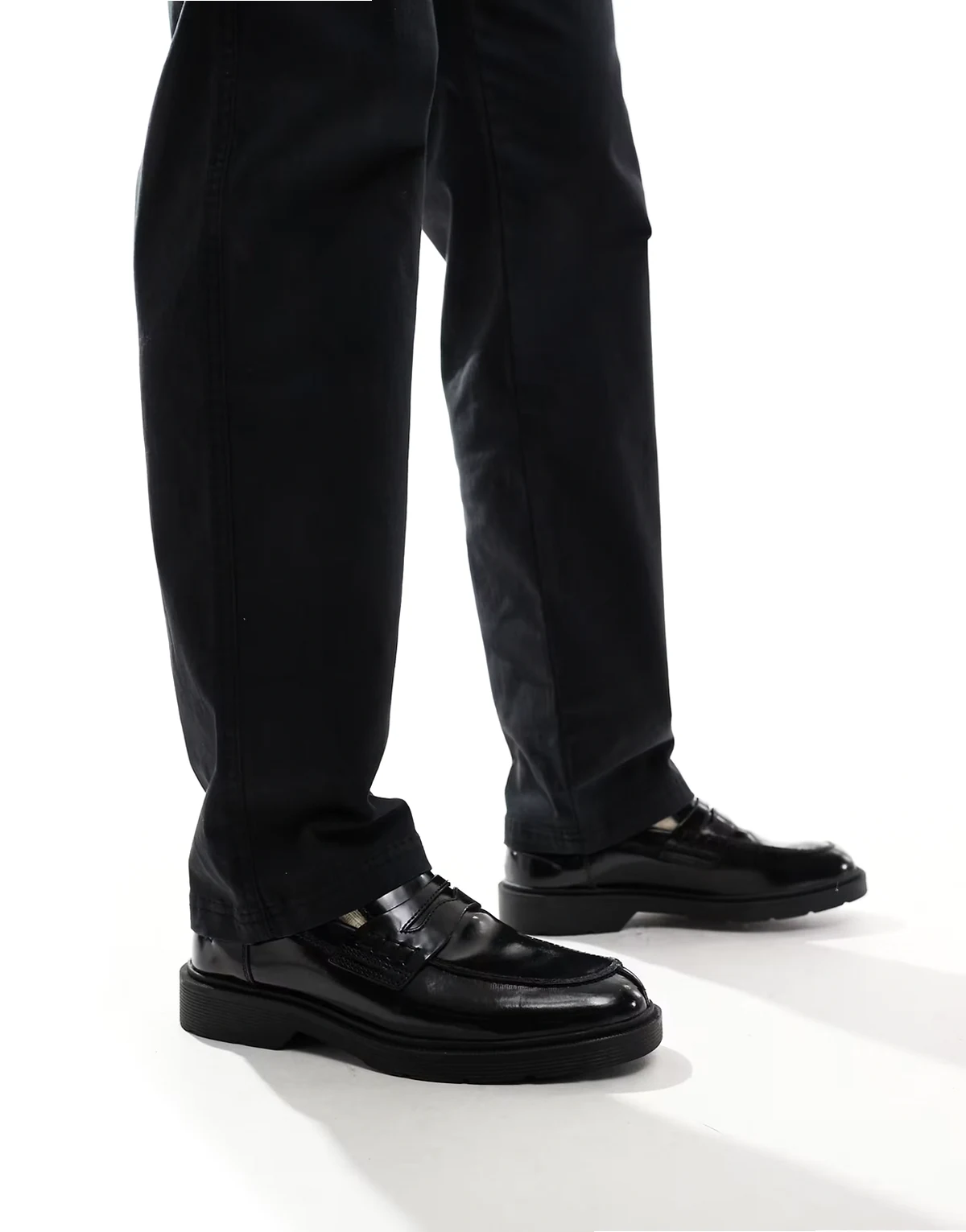 – Penny-Loafer in Schwarz mit dicker Sohle