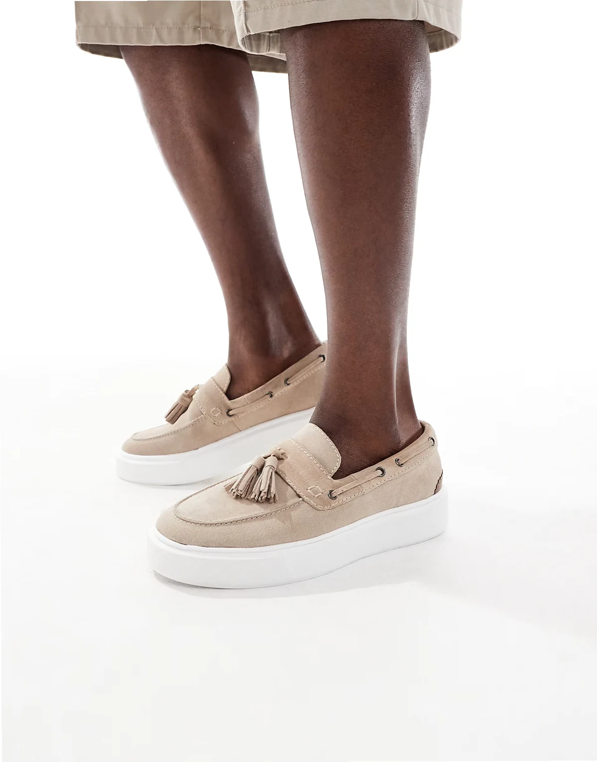 – Wildleder-Halbschuhe in Steinbeige mit Quasten und Cupsohle