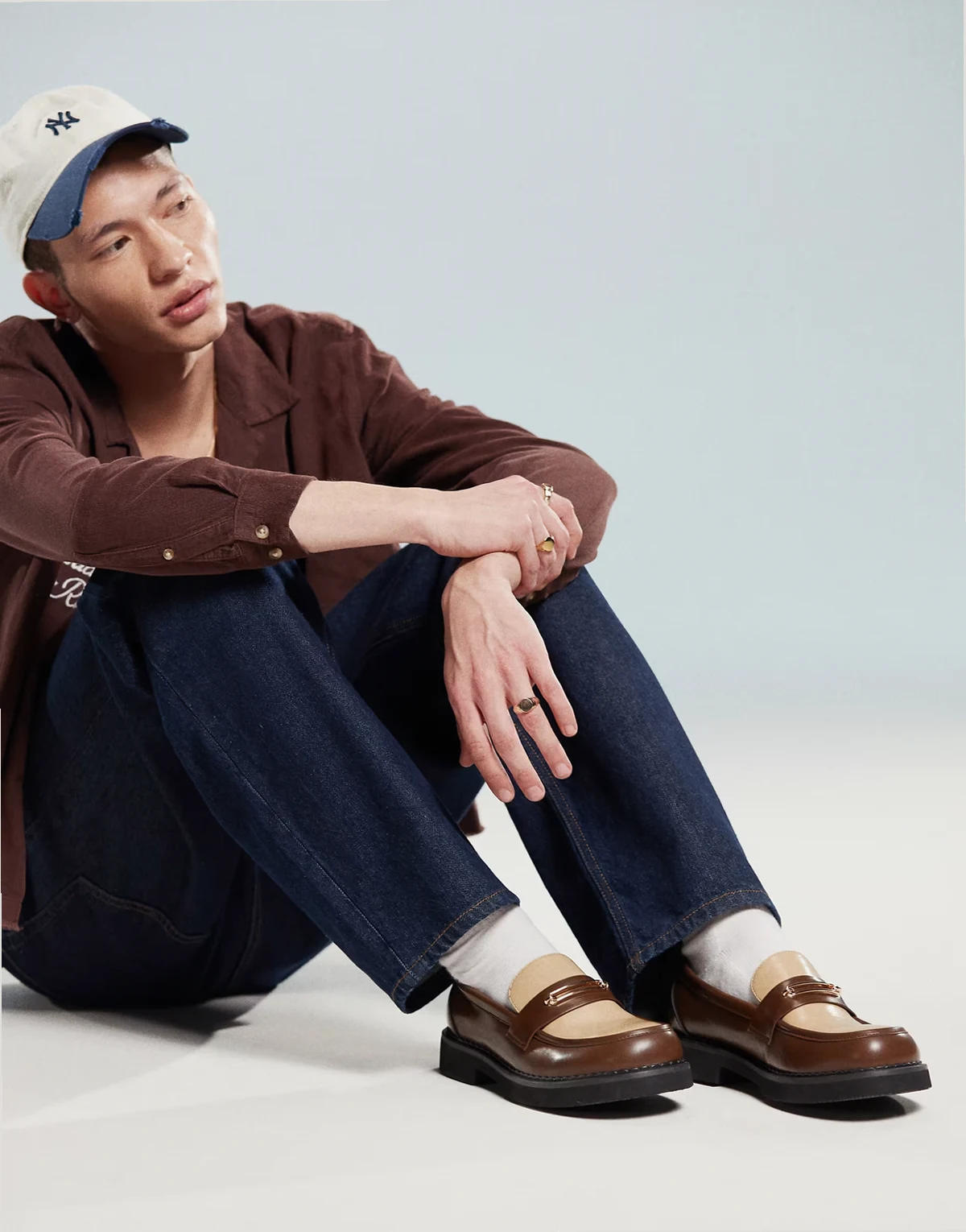 – Loafer in Braun und Beige mit goldfarbener Metallverzierung