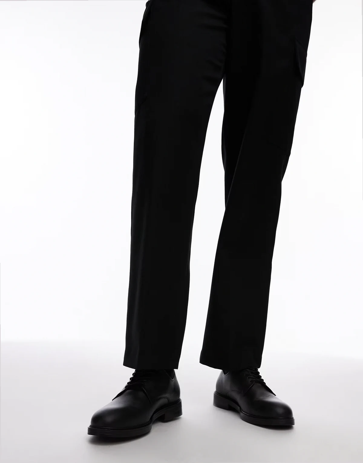 – Derby-Schuhe aus Leder in Schwarz