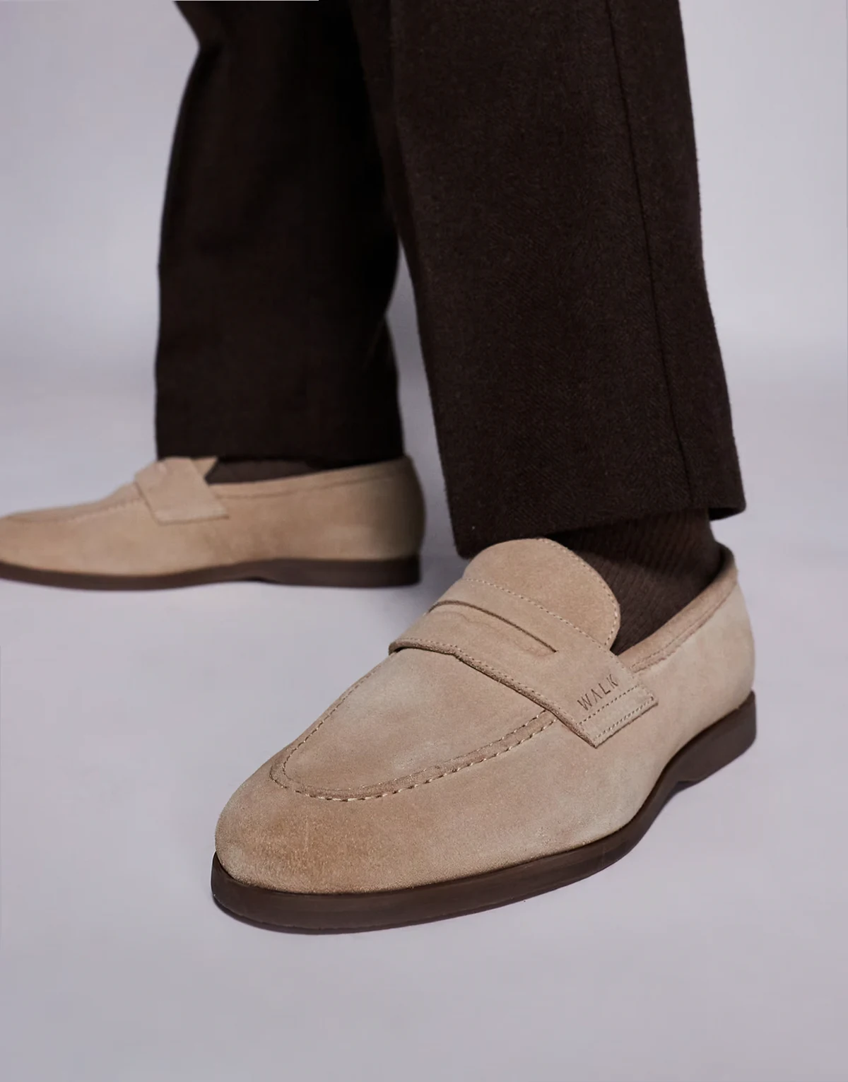 – Angelo – Wildleder-Loafer in Steinbeige mit Steg-Detail