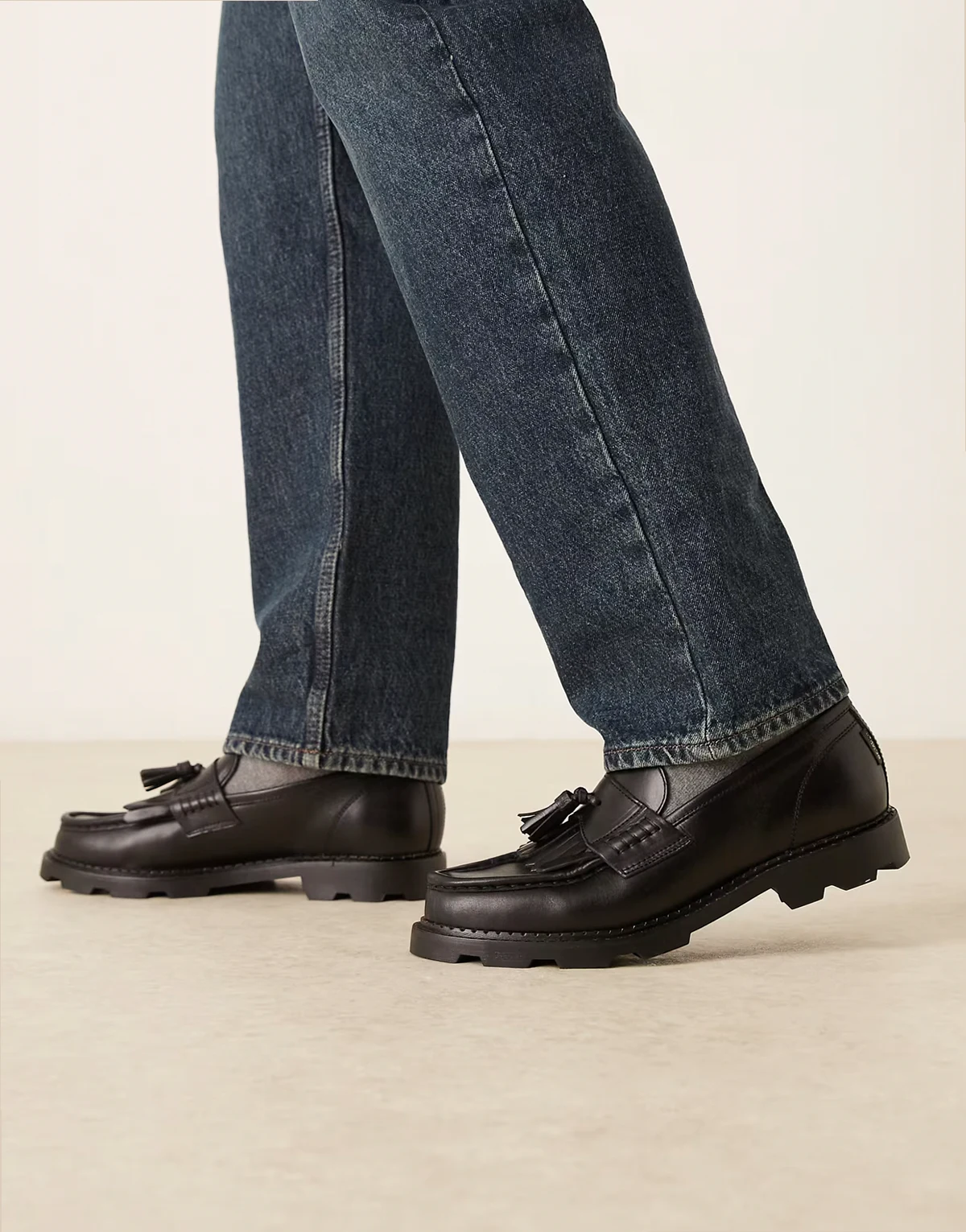 Pompeii – Modena – Czarne skórzane loafersy z frędzlami