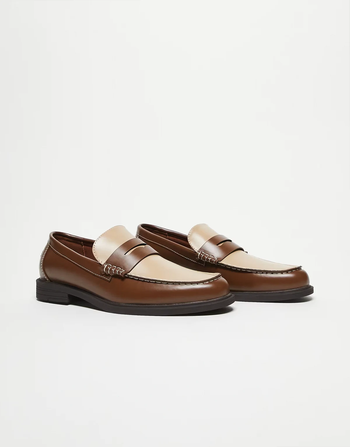 – Zweifarbige Penny-Loafer in Braun und Creme