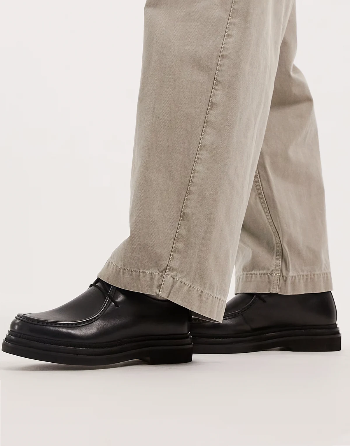 – Brooklyn – Schuhe in Schwarz mit abgenähtem Schuhblatt