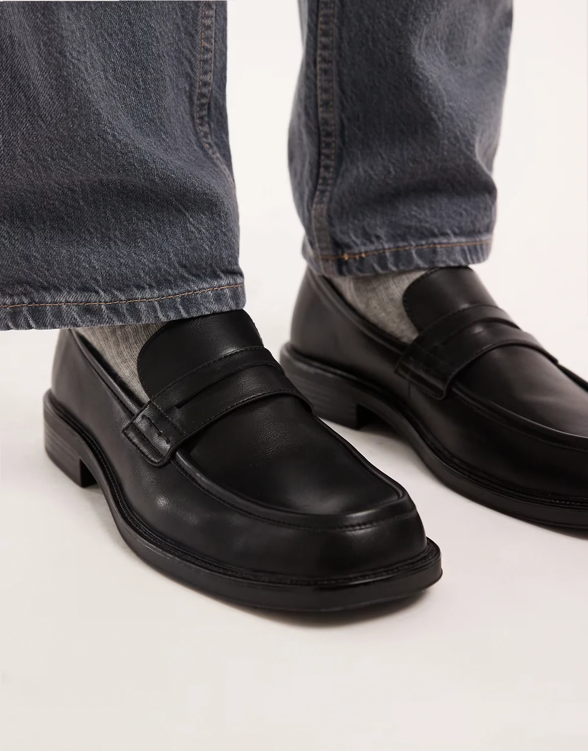 – Loafer in Schwarz mit eckiger Zehenpartie