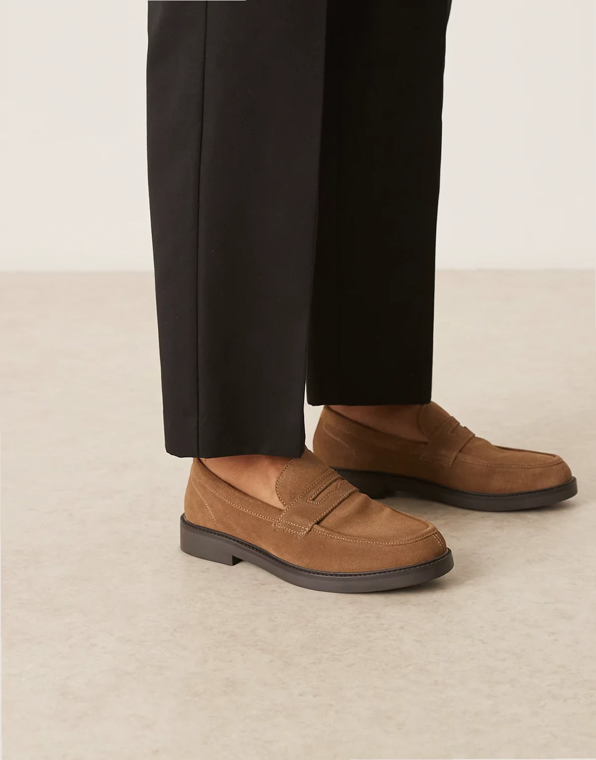 – Wildleder-Loafer in Taupe