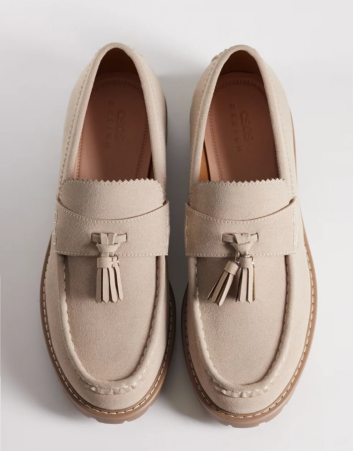 – Loafer in Steinbeige mit Quasten und gerillter Sohle