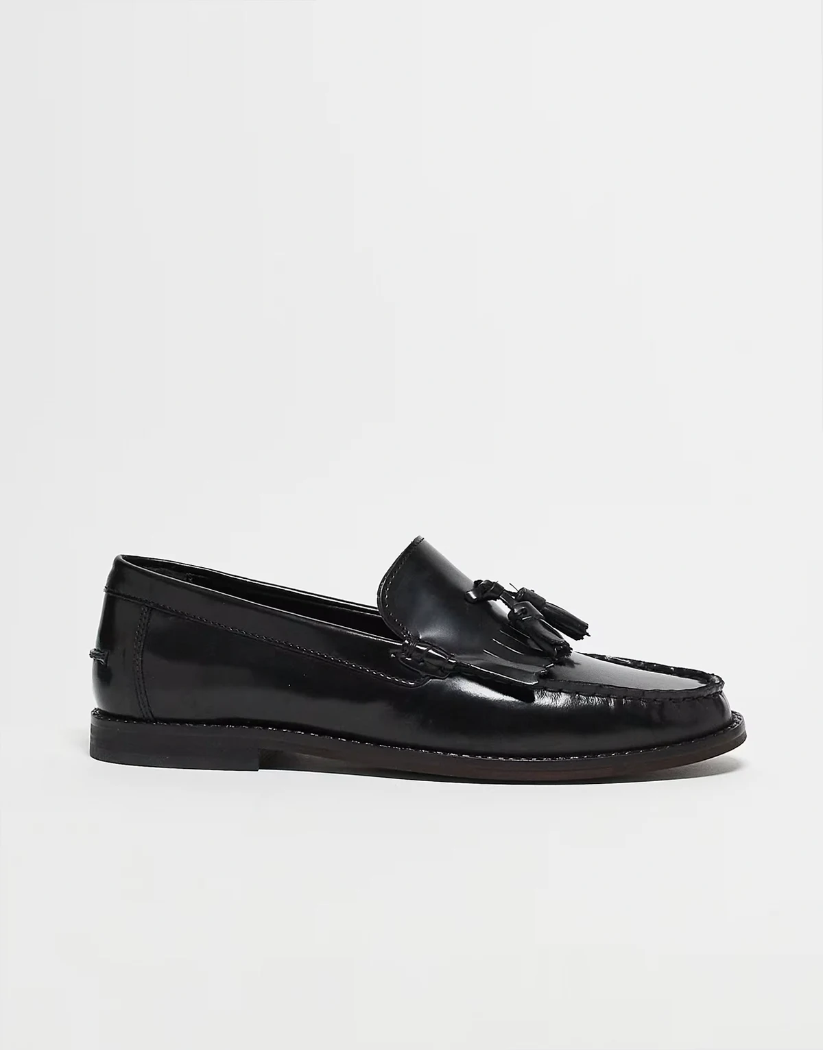 – Loafer aus poliertem schwarzem Leder mit Fransendetail