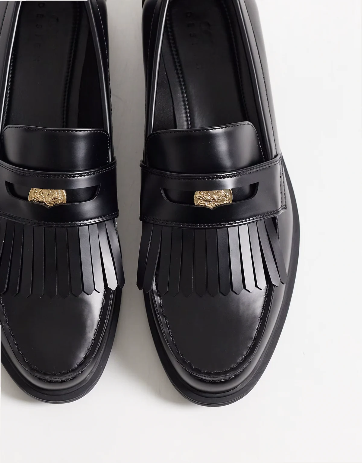 – Penny-Loafer in Schwarz mit Quasten und Münzdetail