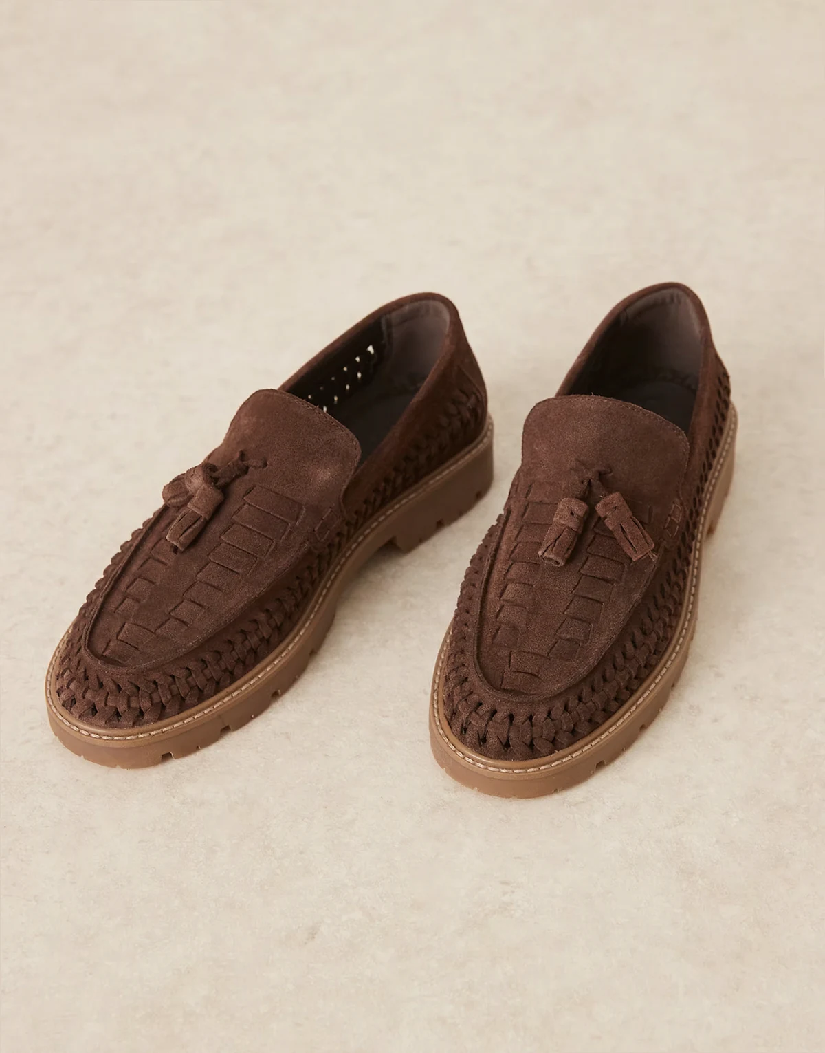 – Halbschuhe aus braunem Wildleder mit Webmuster-Detail und Quaste