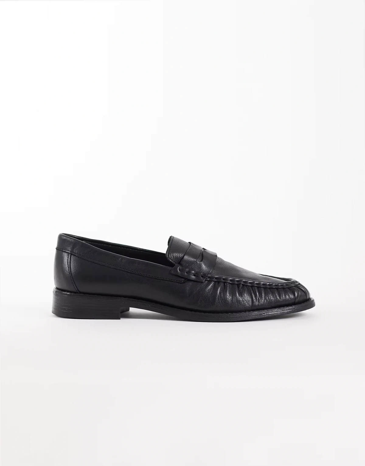 – Made in Portugal – Leder-Loafer in Schwarz mit gerafftem Schuhblatt