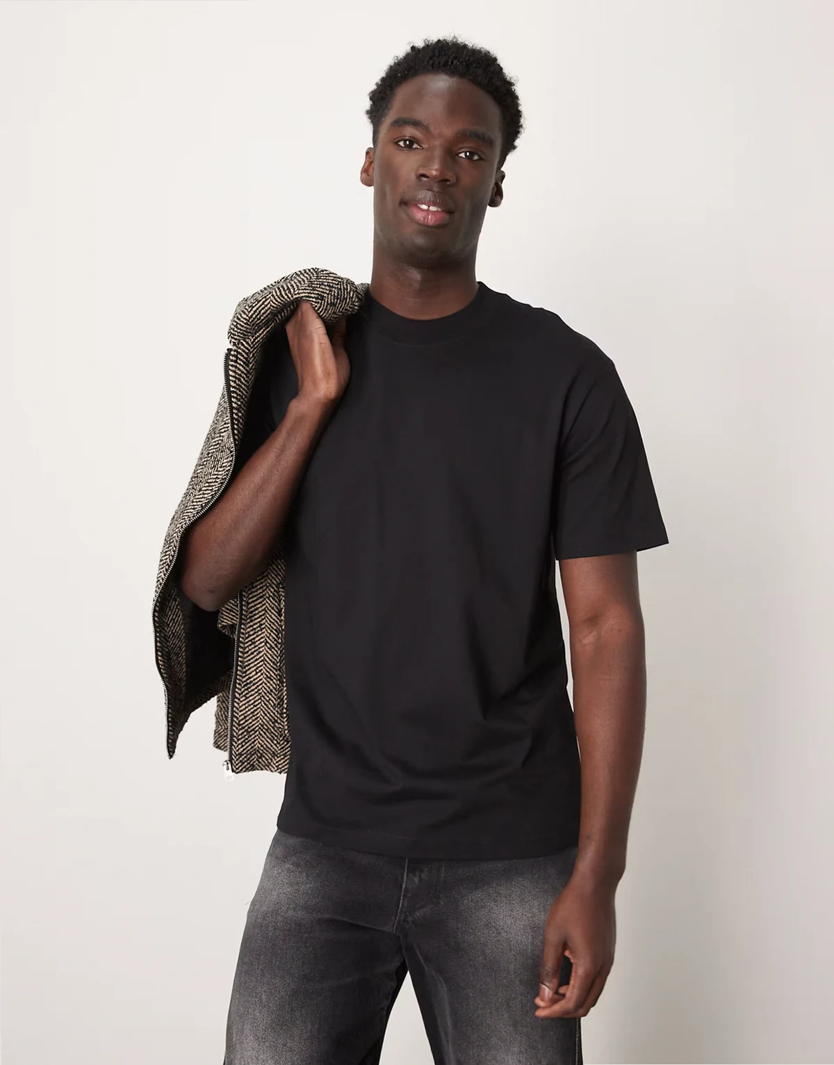 – Schweres Oversize-T-Shirt aus 100% Baumwolle in Schwarz