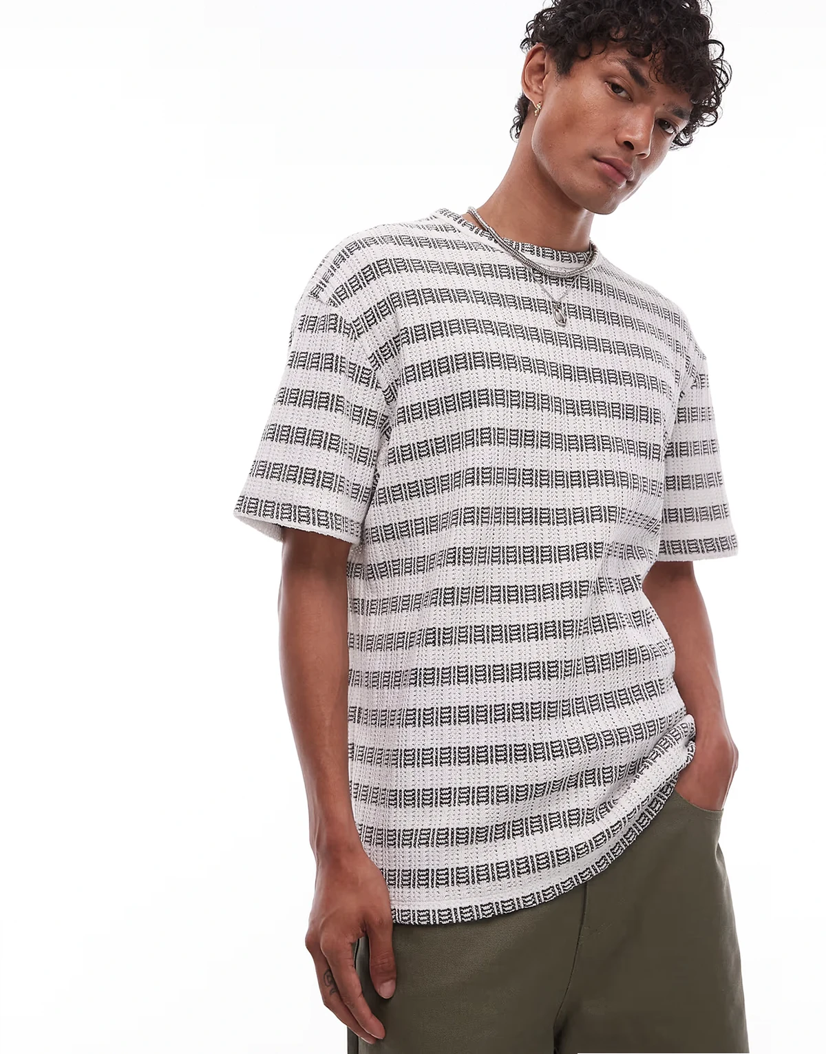 – Luźny T-shirt w fakturowane paski w kolorze khaki
