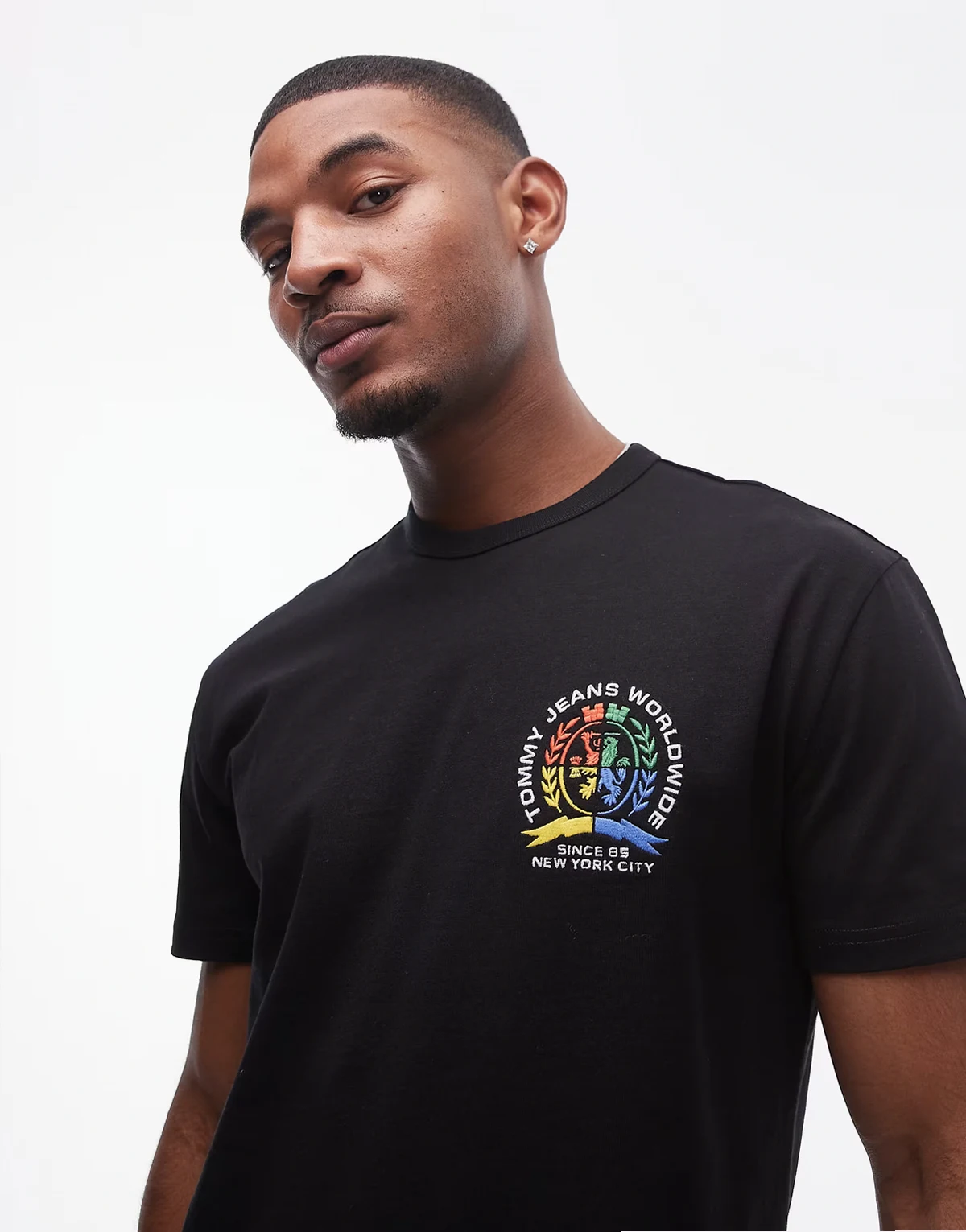 colorful crest logo T-shirt in black
