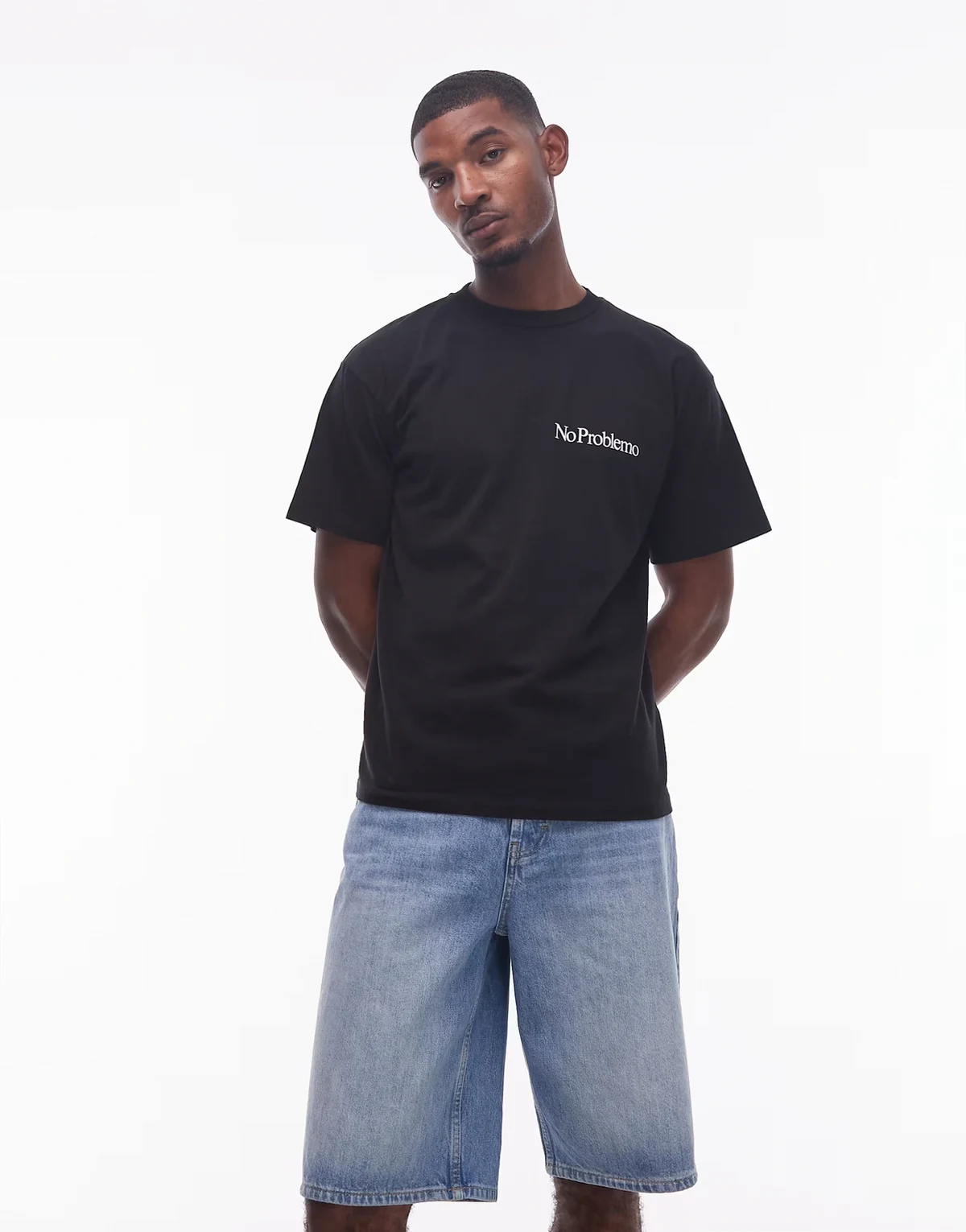 – Baumwoll-T-Shirt in Schwarz mit kleinem Logo