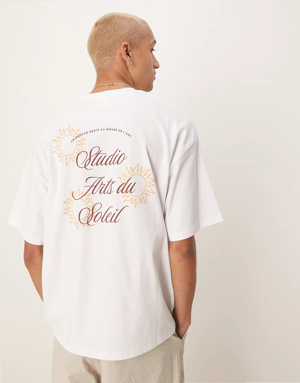 – Schweres Oversize-T-Shirt in Weiß mit Sonnen-Rückenprint