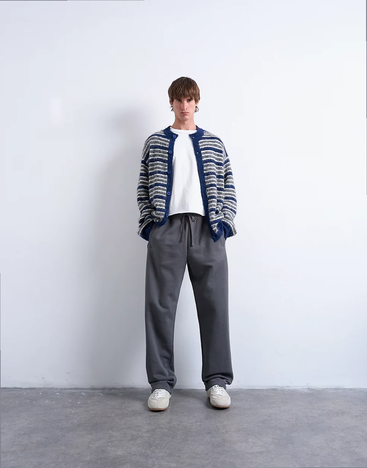 heavyweight straight leg sweatpants in charcoal