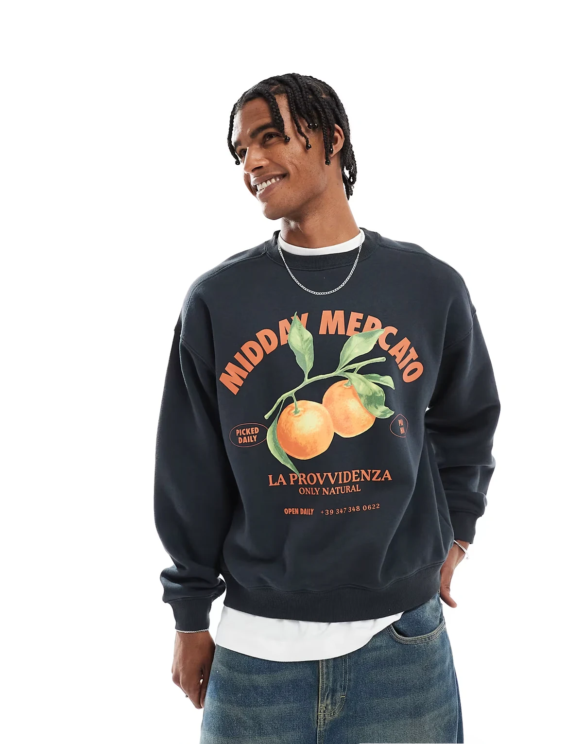 – Kastiges Fleece-Sweatshirt in Schwarz mit Rundhalsausschnitt und Grafikprint