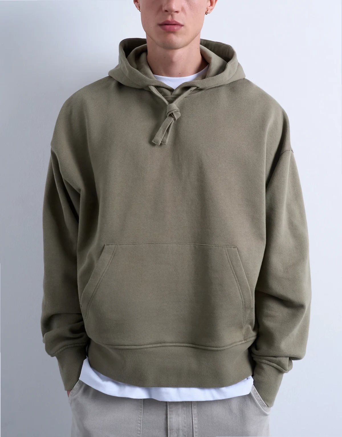 – Schwerer Oversize-Kapuzenpullover in Khaki