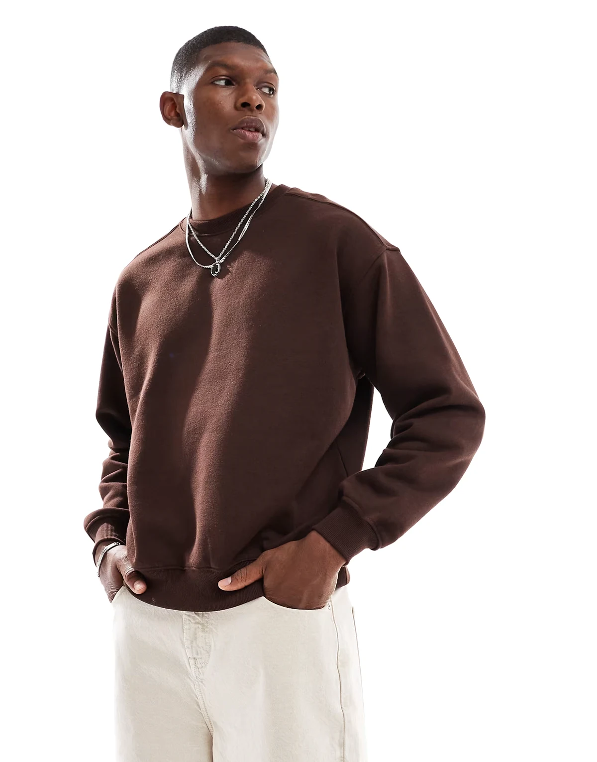 – Kastiges Sweatshirt aus Fleece in dunklem Eichenbraun mit Rundhalsausschnitt