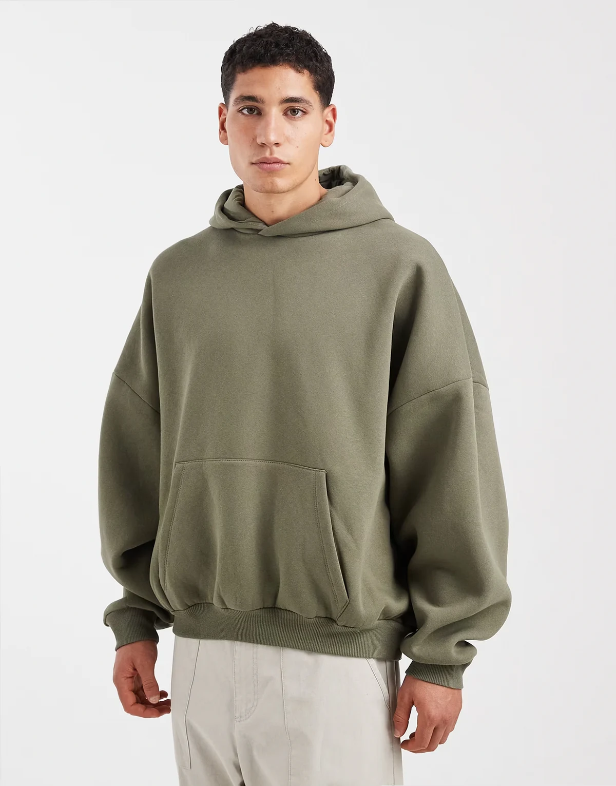 – Essentials – Bluza z kapturem o kroju extreme oversize w kolorze zgaszonej oliwki