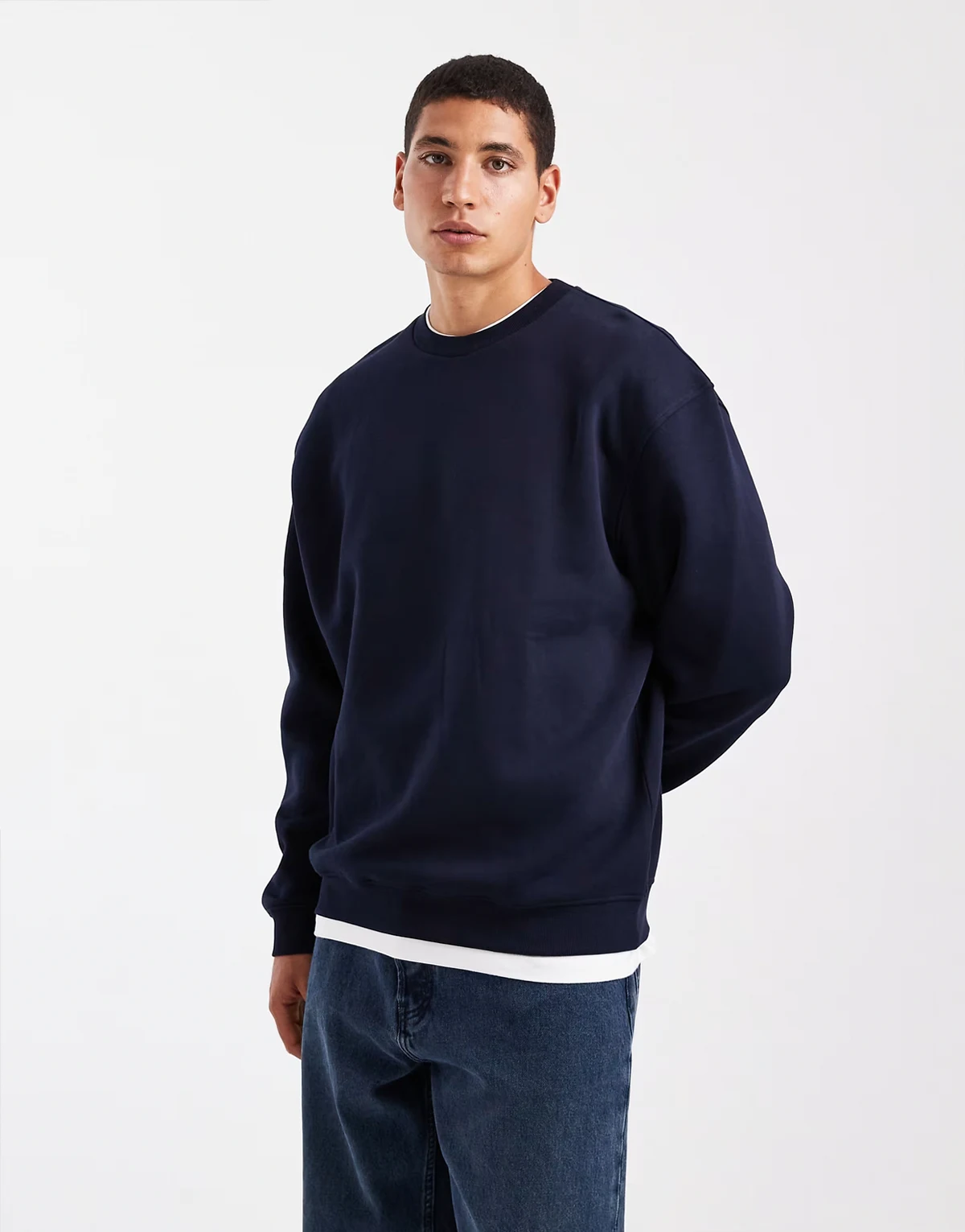 – Granatowa bluza basic