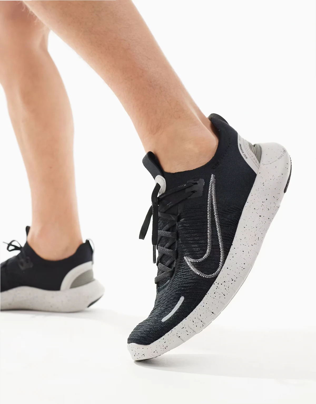 Free Run NN sneakers in black and gray