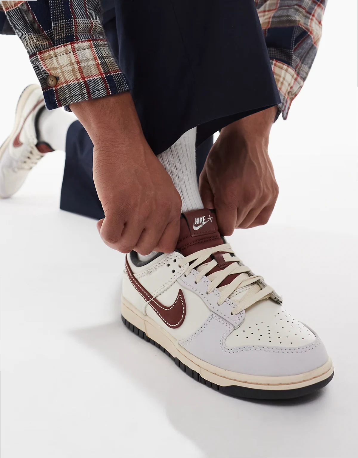 Dunk Low Retro sneakers in brown and sail