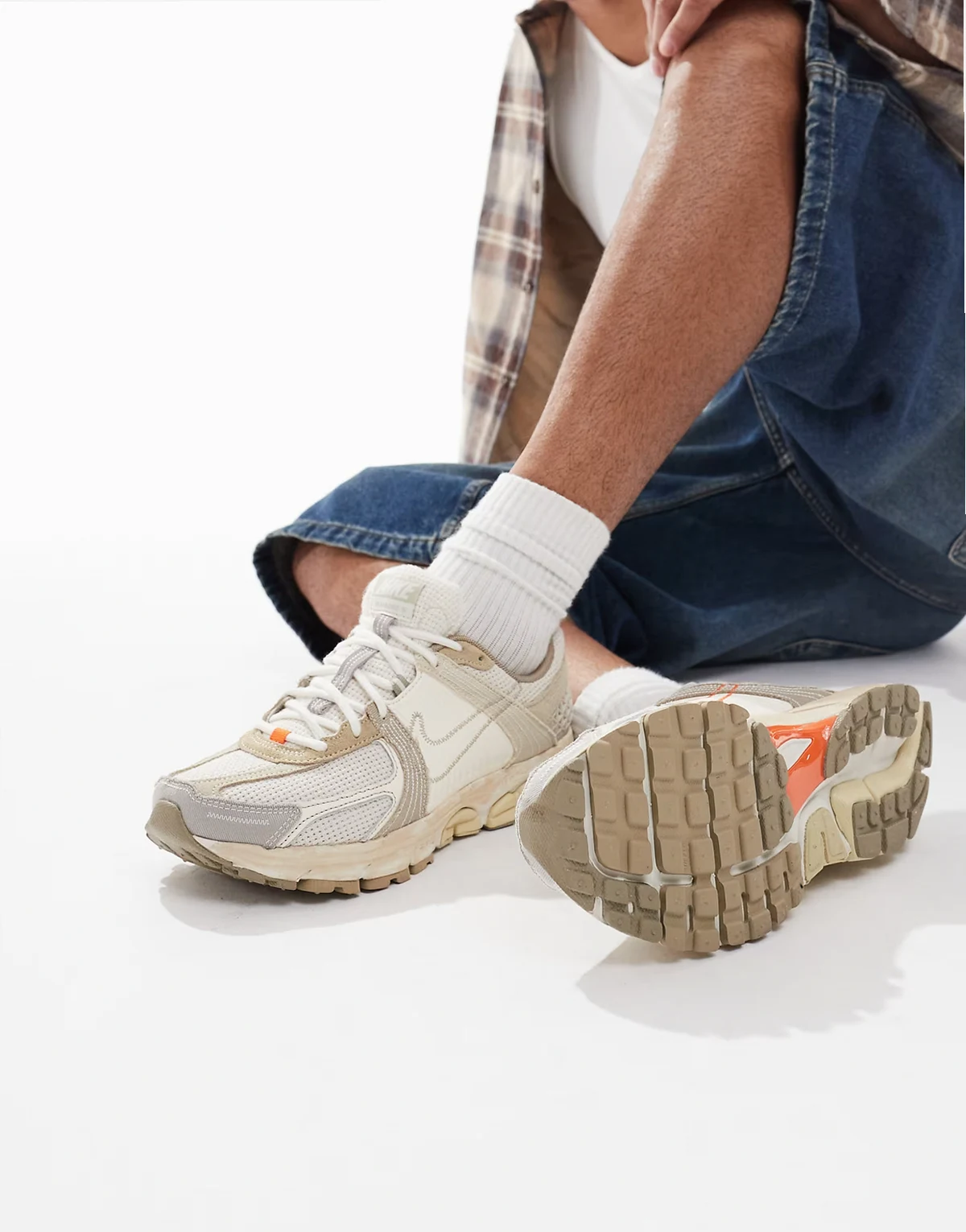 Zoom Vomero 5 Premium sneakers in light brown