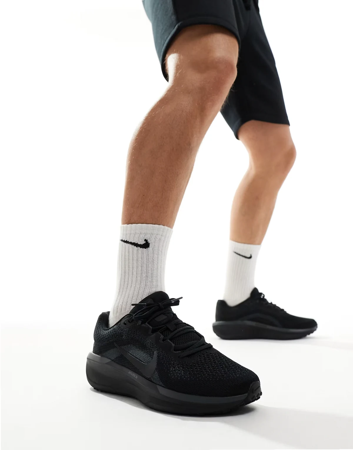 Air Winflo 11 sneakers in black