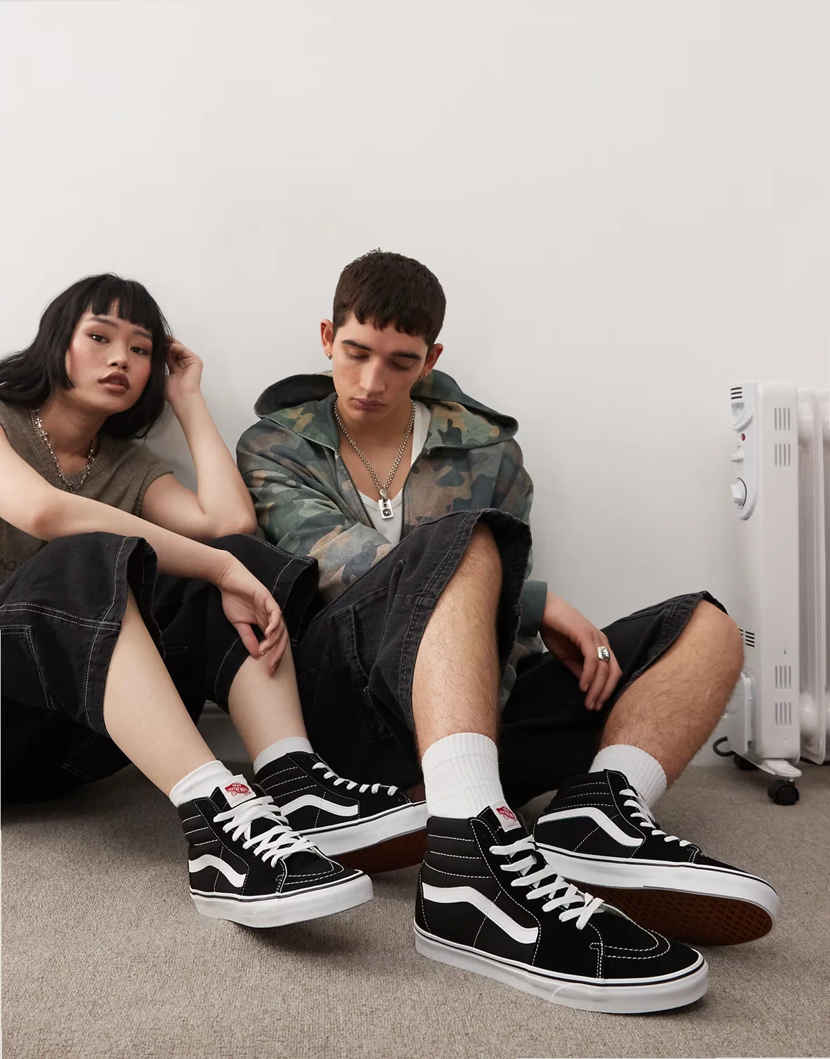 – SK8-Hi – Czarne sneakersy za kostkę