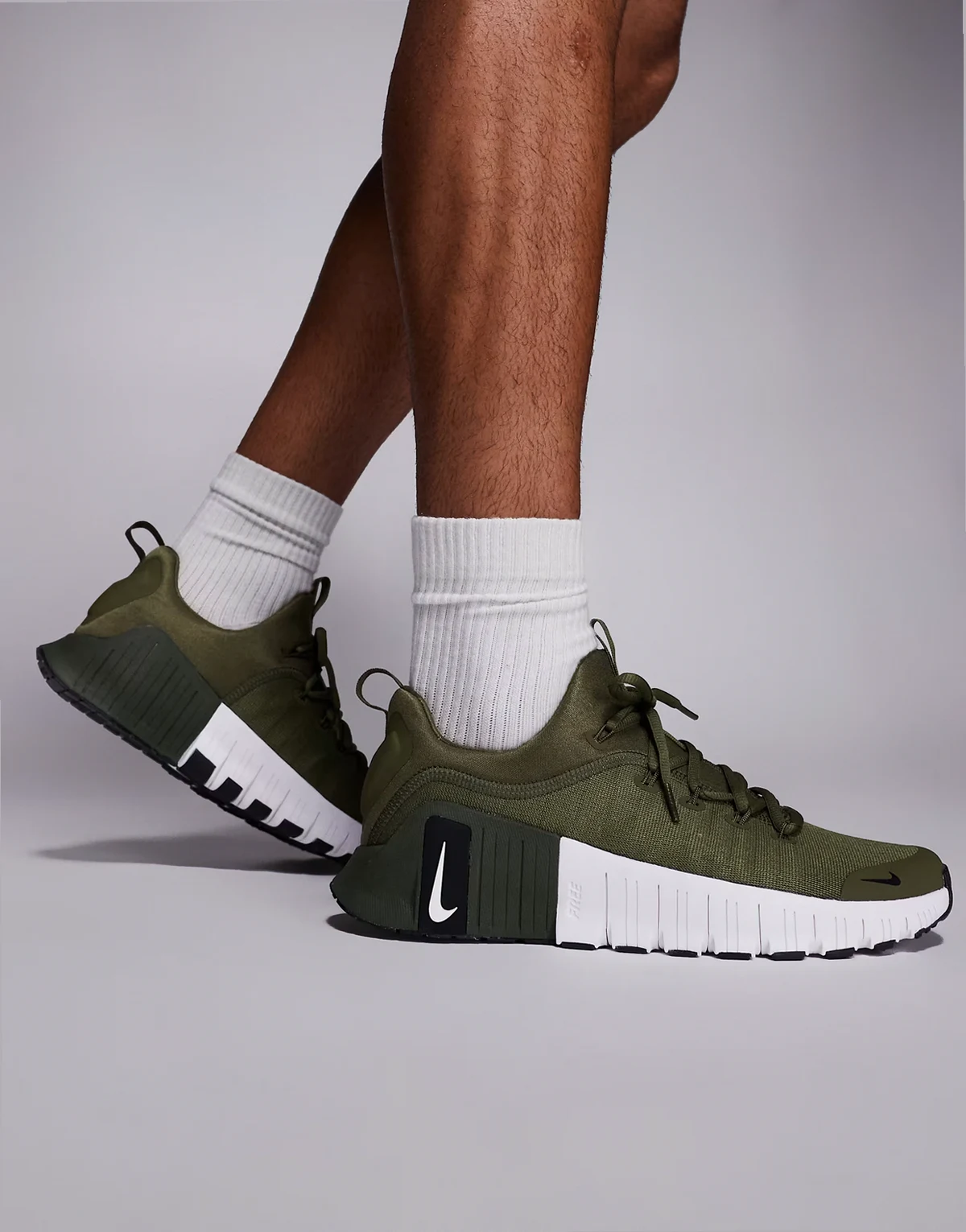 Metcon 6 sneakers in white and khaki