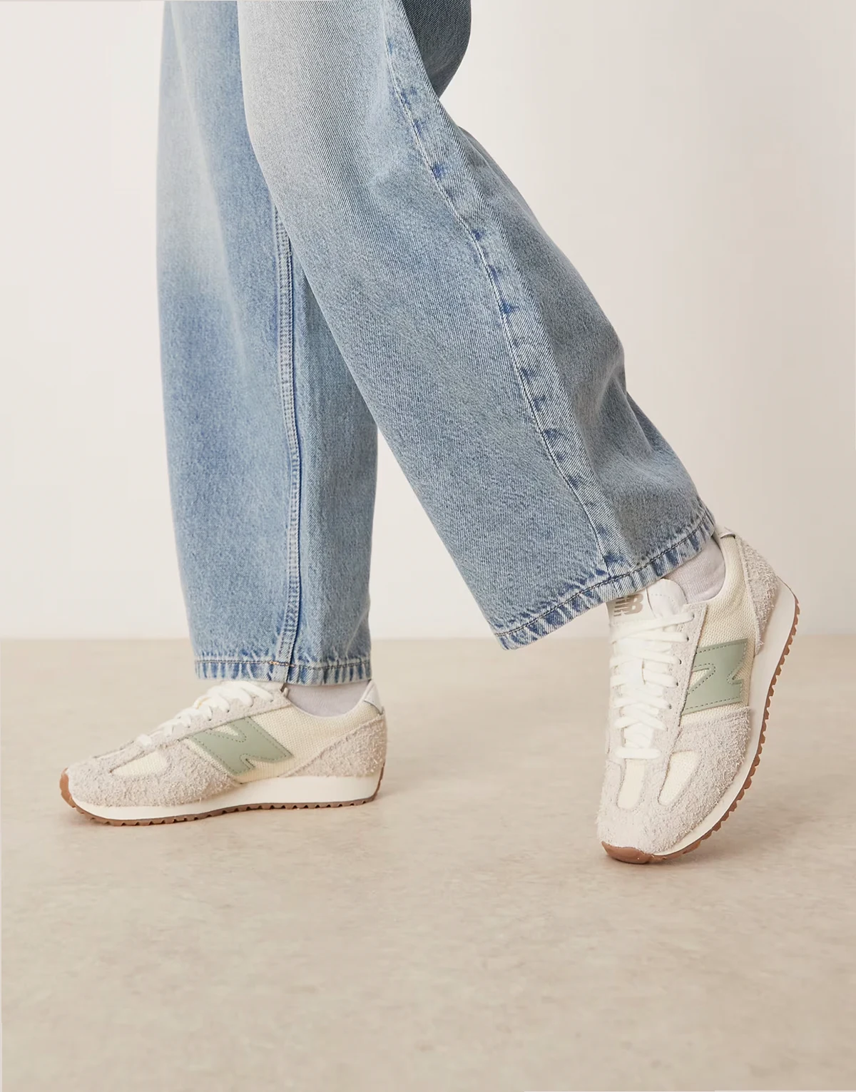 – 471 – Buty sportowe unisex w kolorze złamanej bieli i khaki